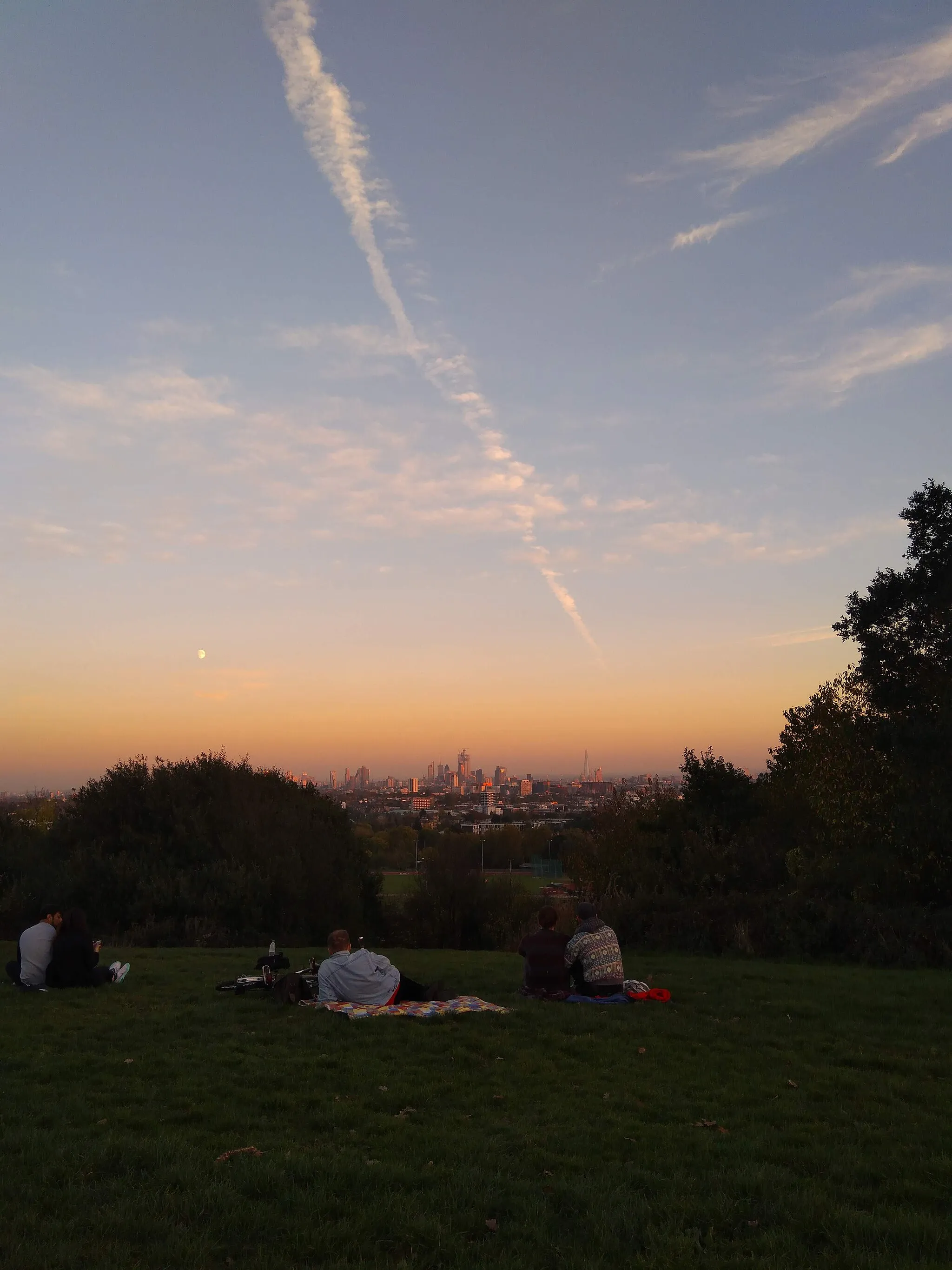 Photo showing: Picture of the view from Parliament Hill, Hampstead, during sunset.