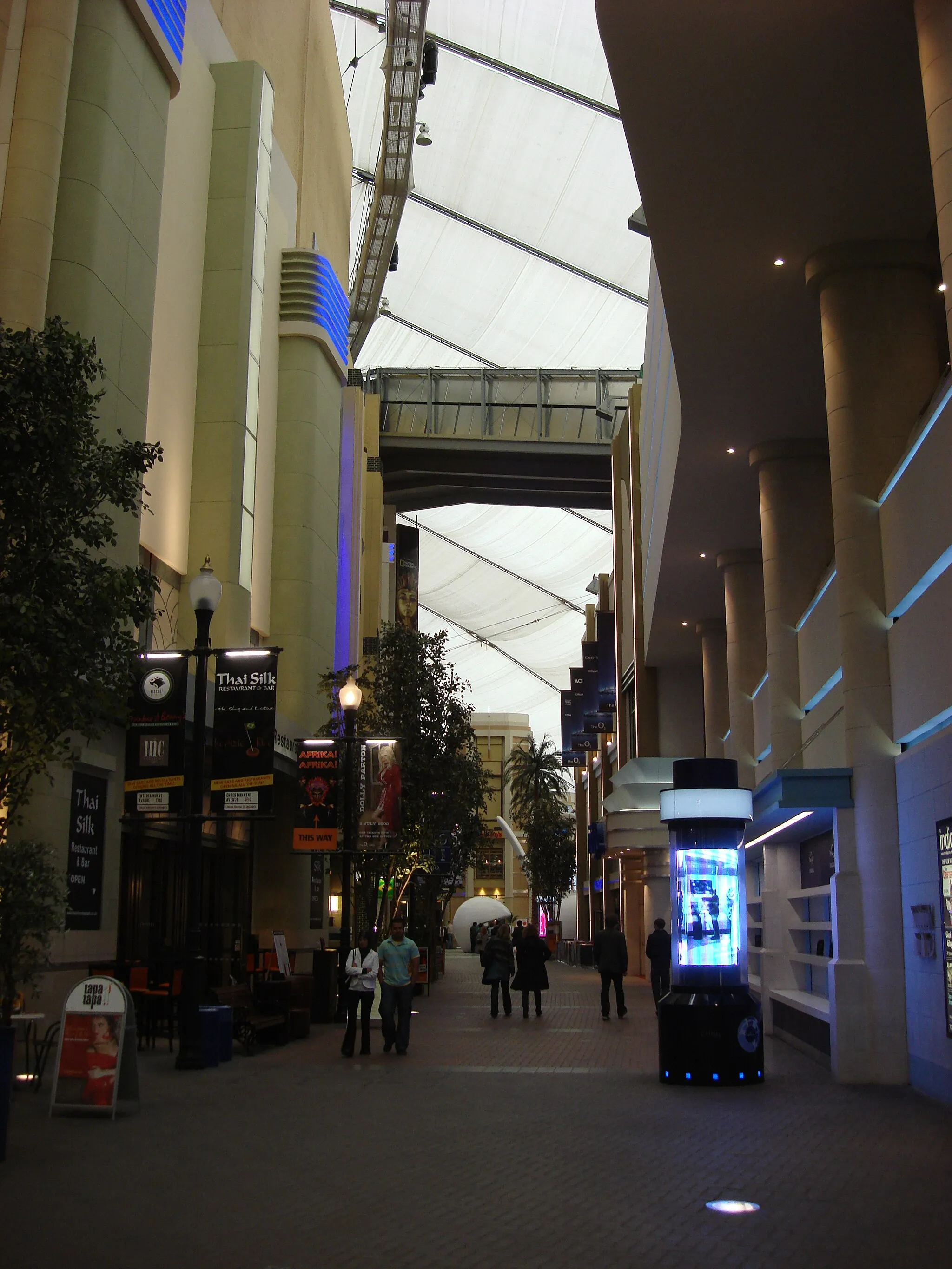 Photo showing: The Entertainment Avenue, managed by Montagu Estates, a Property Management company, is a modern wide pedestrian avenue within The O2