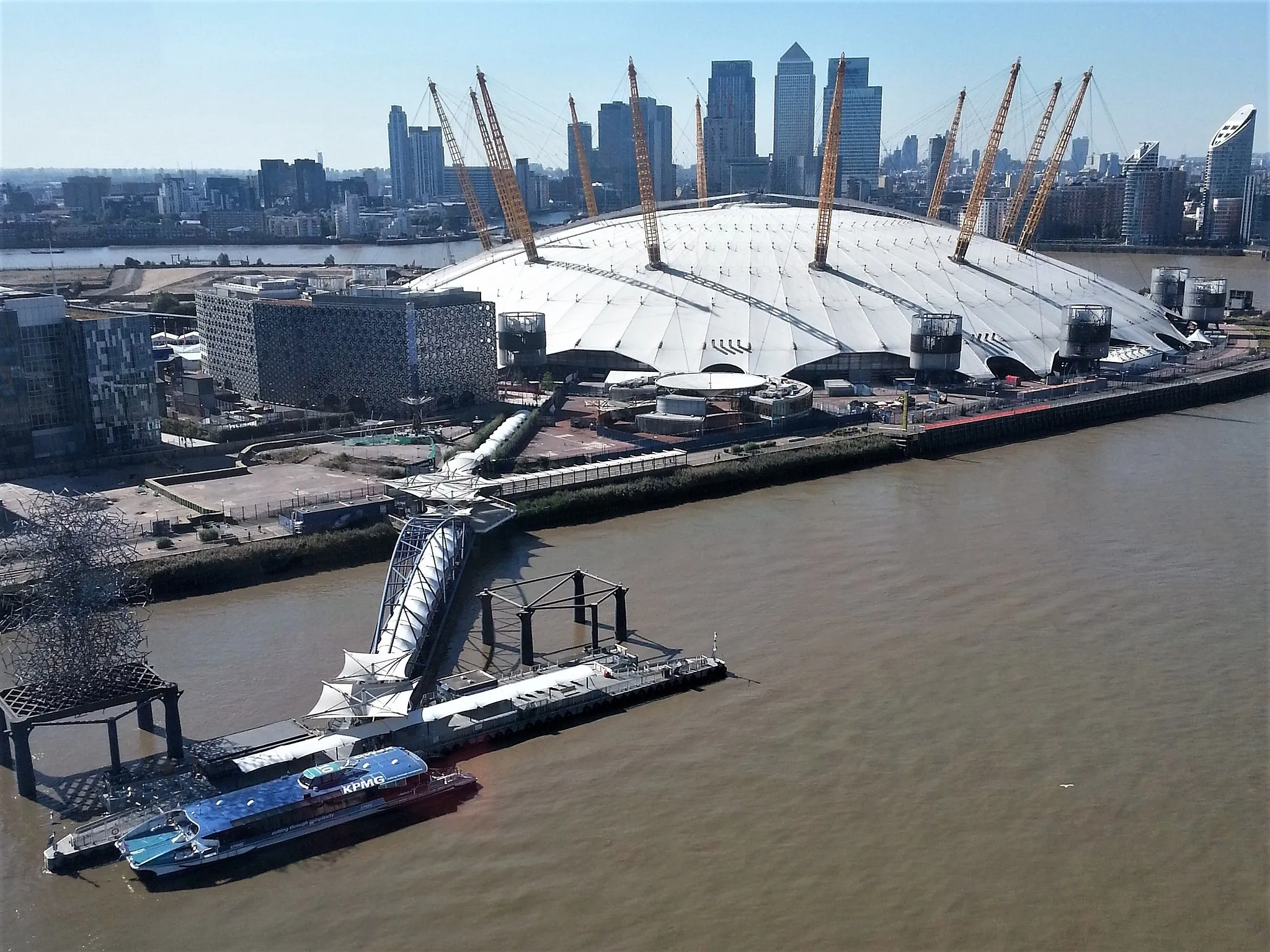 Photo showing: Cropped image of O2 Arena, Greenwich, London from File:O2 arena2.jpg