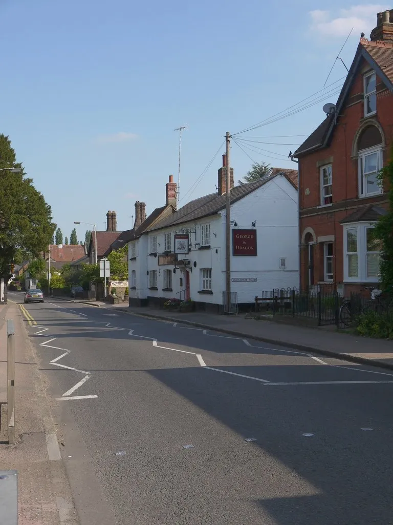 Photo showing: The High Street, Northcurch - and the 'George and Dragon'