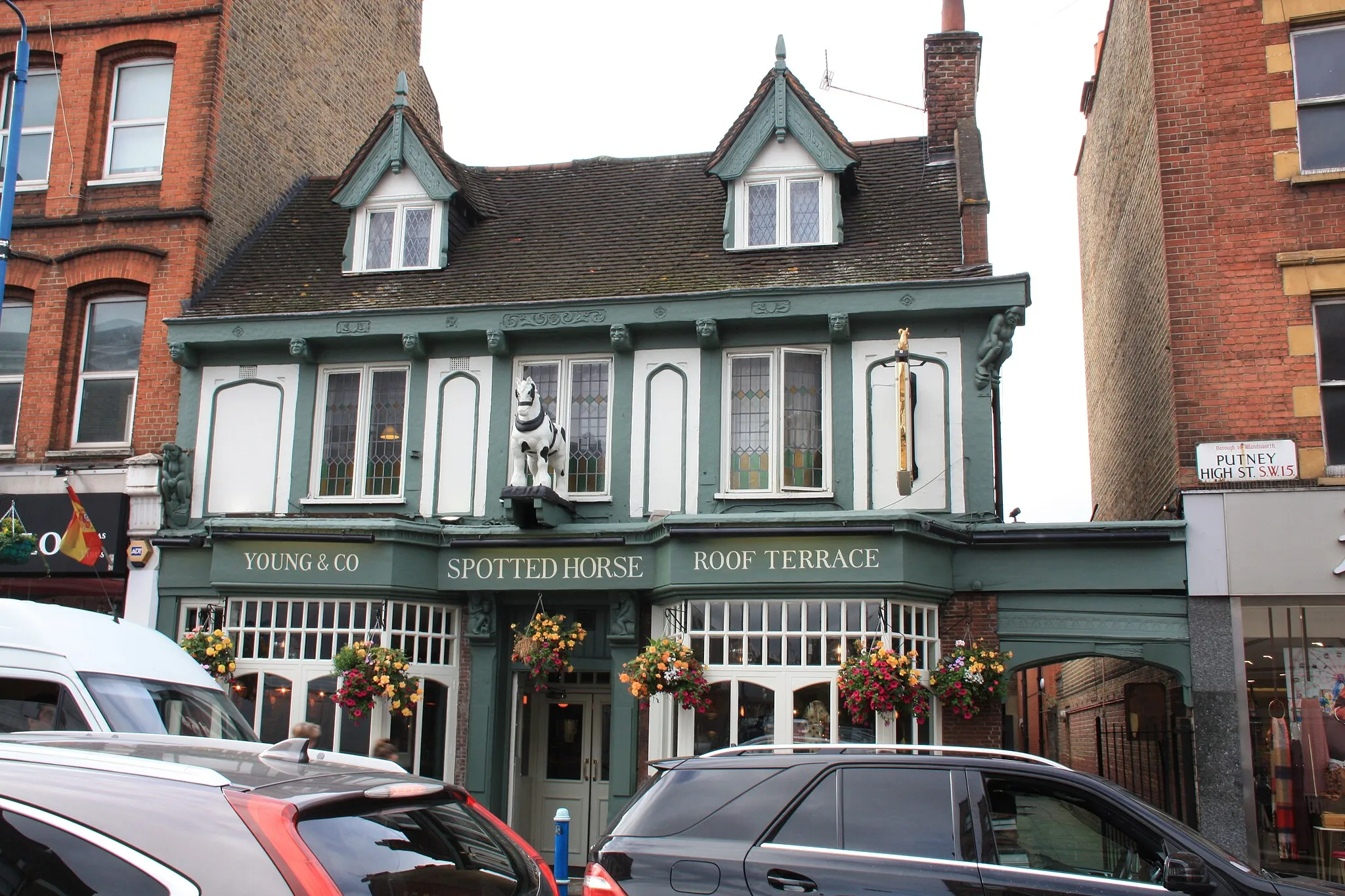 Photo showing: The Spotted Horse pub, Putney High Street.