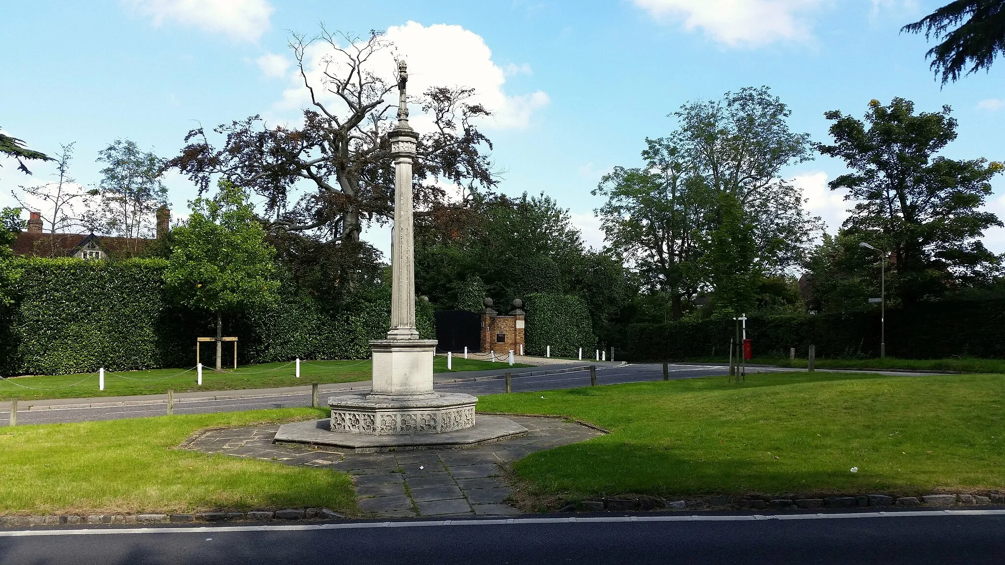 Photo showing: Totteridge War Memorial