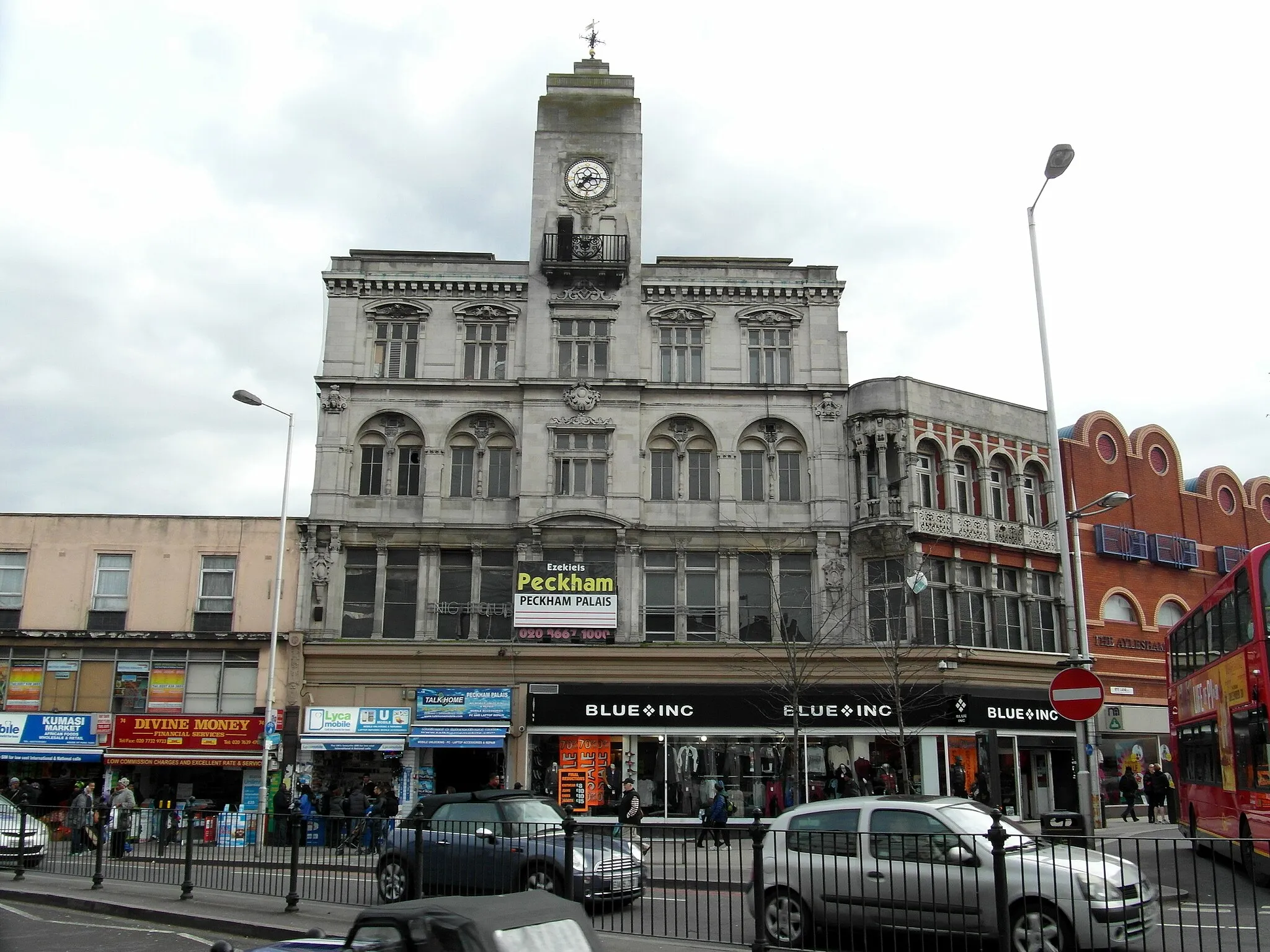 Photo showing: Former Department store, Rye Lane, Peckham. Built in 1930s.