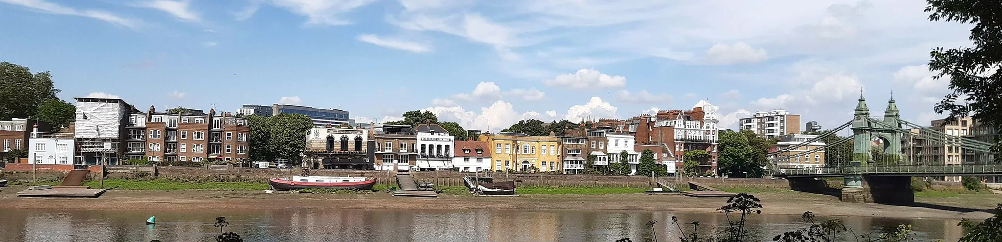 Photo showing: Lower Mall, Hammersmith from the river