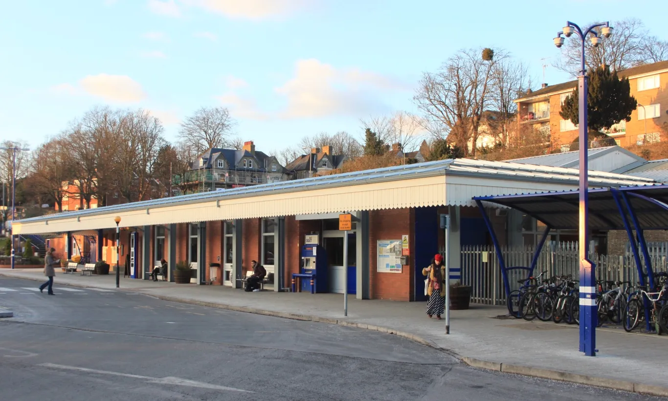 Photo showing: Looking north towards the railway station at High Wycombe.