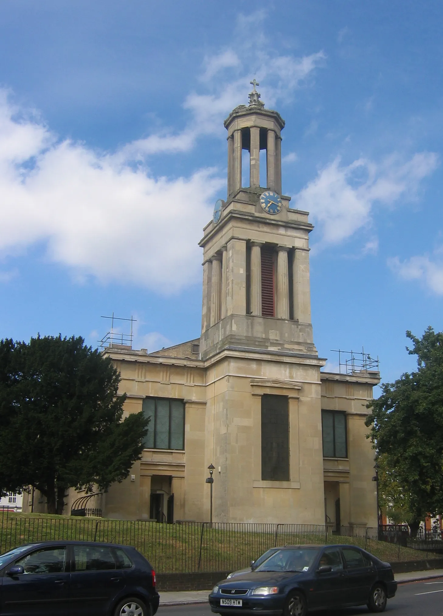 Photo showing: St Matthew's Church, Brixton, London, UK. The basement is the venue for the nightclub "Mass".