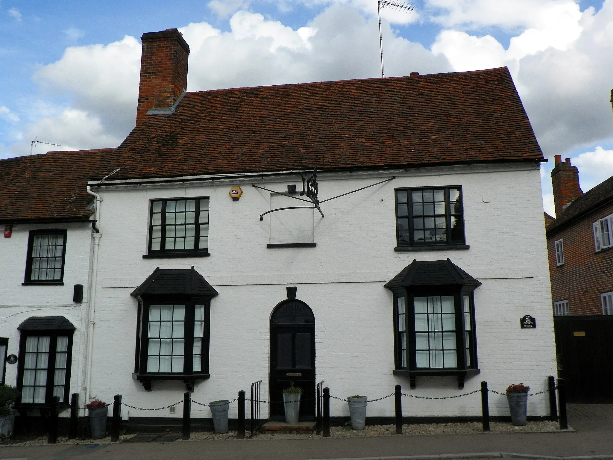 Photo showing: The Crown House, 27 High Street, Wheathampstead, Hertfordshire. Not listed, just a random house to finish off the day!

Hertfordshire GOC's 9 August 2014 walk, of 10.8 miles, a circular route in Hertfordshire in and around Wheathampstead, Batford, Mackereye End and Lamer Park. John T was the walk leader, and 21 people attended, plus two dogs. Please check out the other photos from the walk here, or to see my collections, go here: www.flickr.com/photos/anemoneprojectors/collections/. For more information on the Gay Outdoor Club, see www.goc.org.uk.