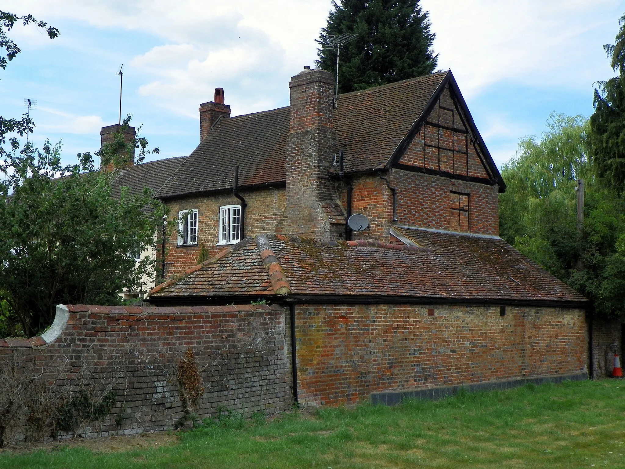 Photo showing: Church House, Nettleden, Hertfordshire (Grade II), 27 July 2014.