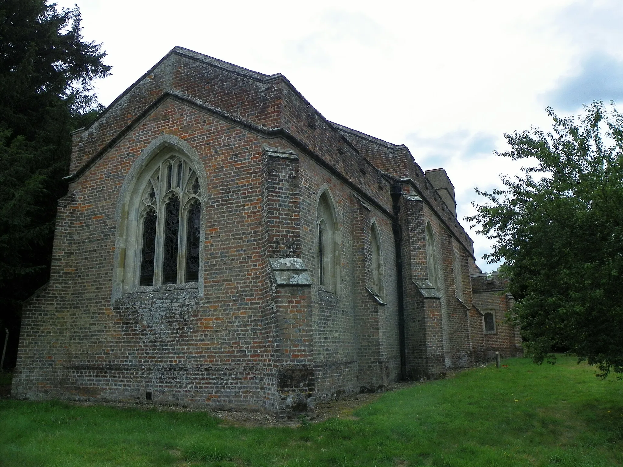 Photo showing: St Lawrence's Church, Nettleden, Hertfordshire (Grade II*), 27 July 2014. Originally a Chapel of Ease to Pitstone church (Bucks), this has been a Parish Church since 1895.

To see my collections, go here.