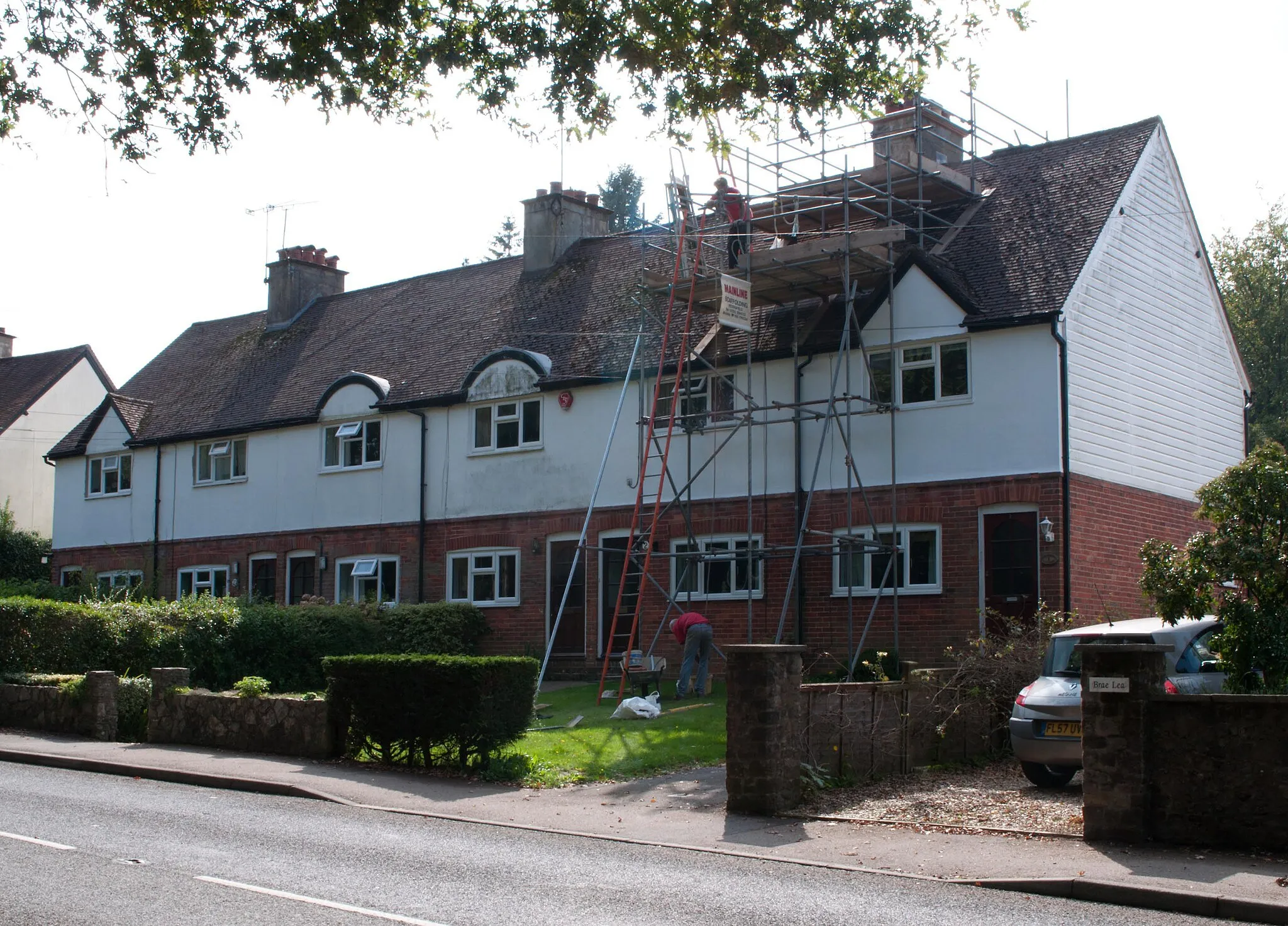 Photo showing: 6 - 12 Northwood Cottages, Beacon Hill, Surrey. 2014