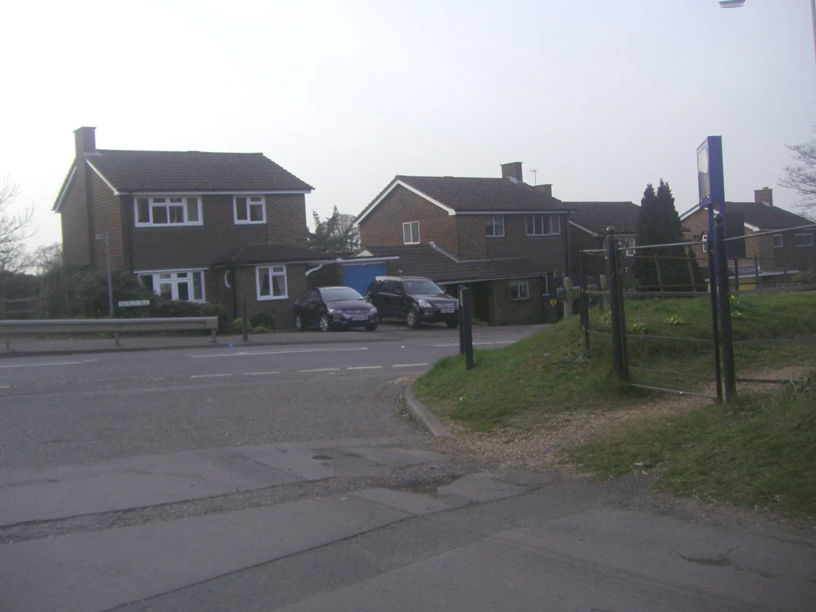Photo showing: Bedmond High Street from Sergehill Lane