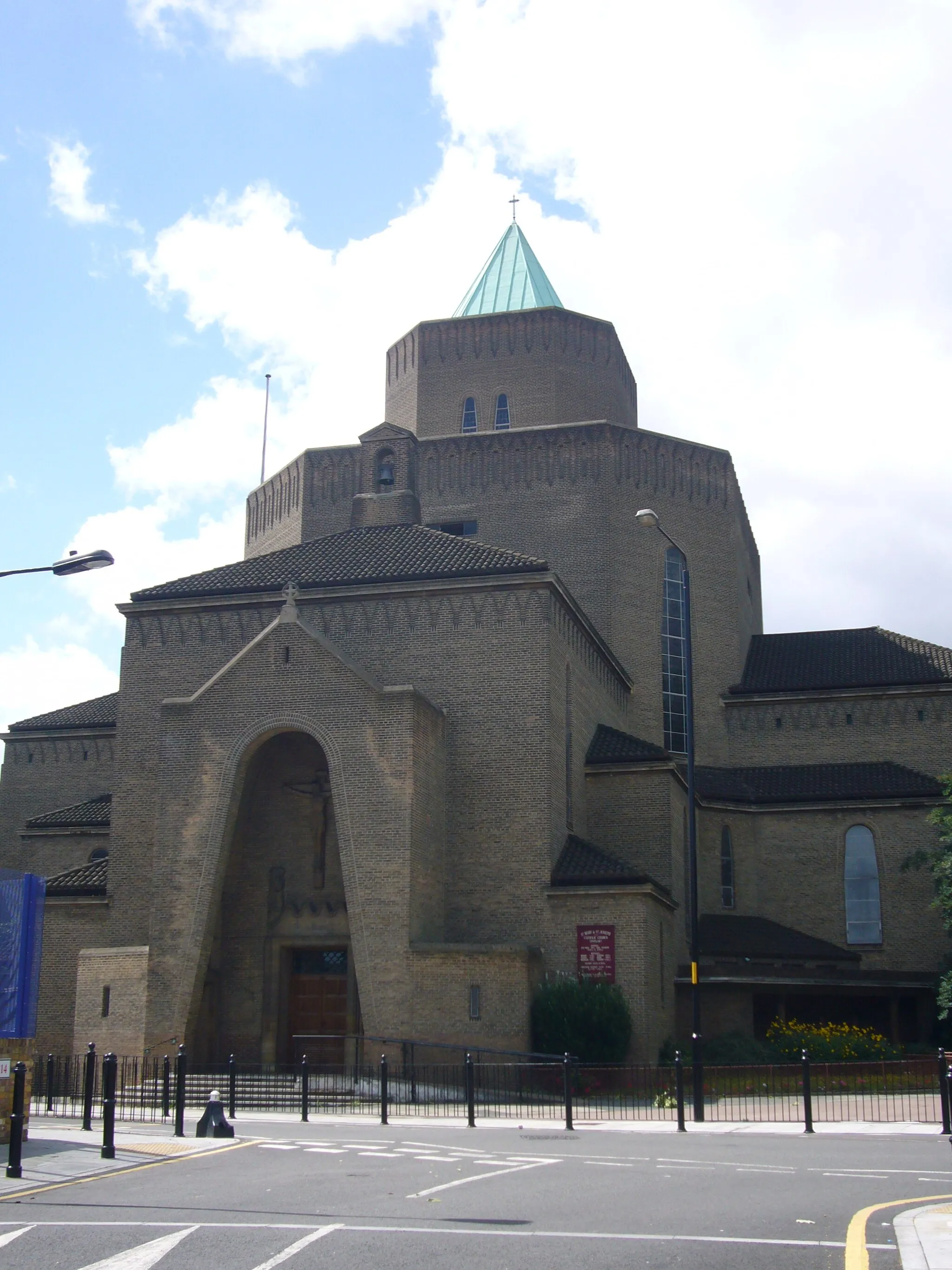 Photo showing: St. Mary and St. Joseph, Lansbury Estate, East London, UK