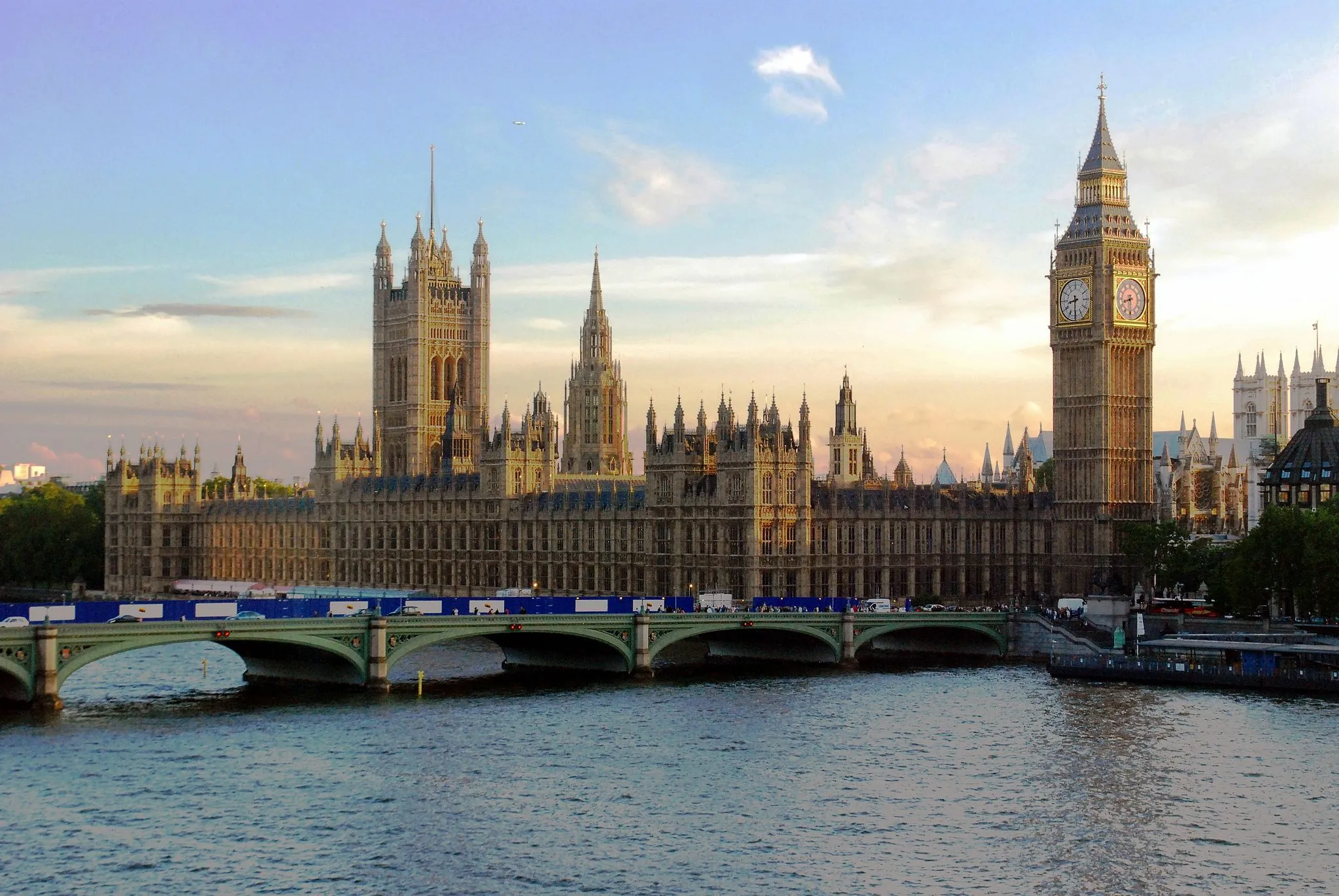 Photo showing: The Palace of Westminster in London, the meeting place of the Parliament of the United Kingdom.