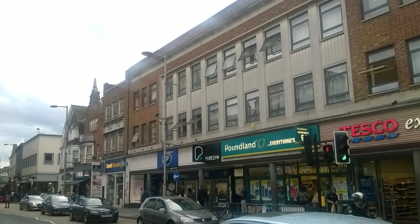 Photo showing: Parade of shops, High Road, Wembley