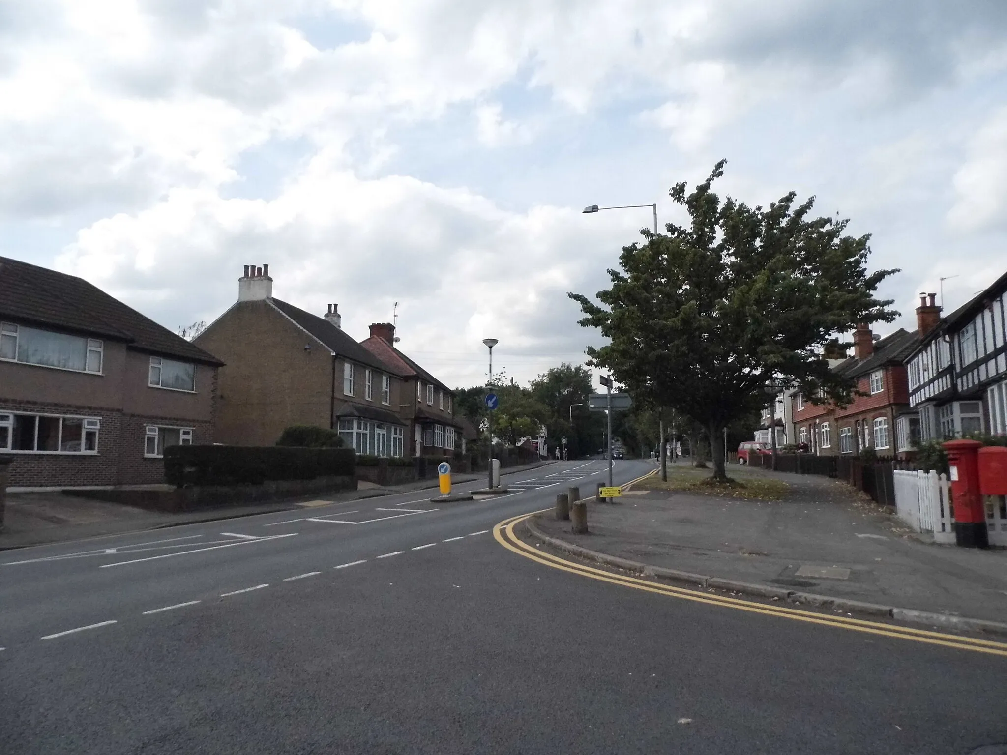 Photo showing: Ducks Hill Road at the corner or reservoir Road