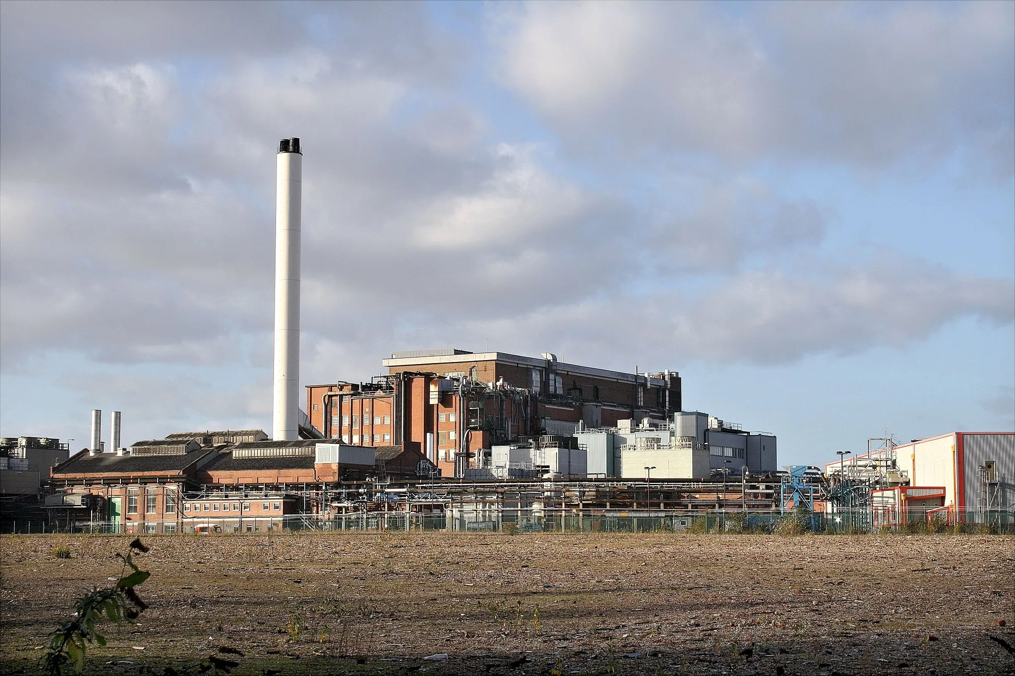 Photo showing: The Harrow factory is Kodak's largest and oldest in the UK. It was opened in 1896 and is currently used for the manufacture Ektacolor photographic paper and a wide range of graphics film materials for the printing and publishing industry. Graphics research and development is also carried out at the plant. Much of the land around the site is disused and, as at the Autumn of 2011, Harrow Council is making plans for its future.

On 19 January 2012 the parent company, the 131-year-old firm of Eastman Kodak based in Rochester in New York State, stated that it had filed for bankruptcy protection. What does that bode for the future of the Harrow factory?