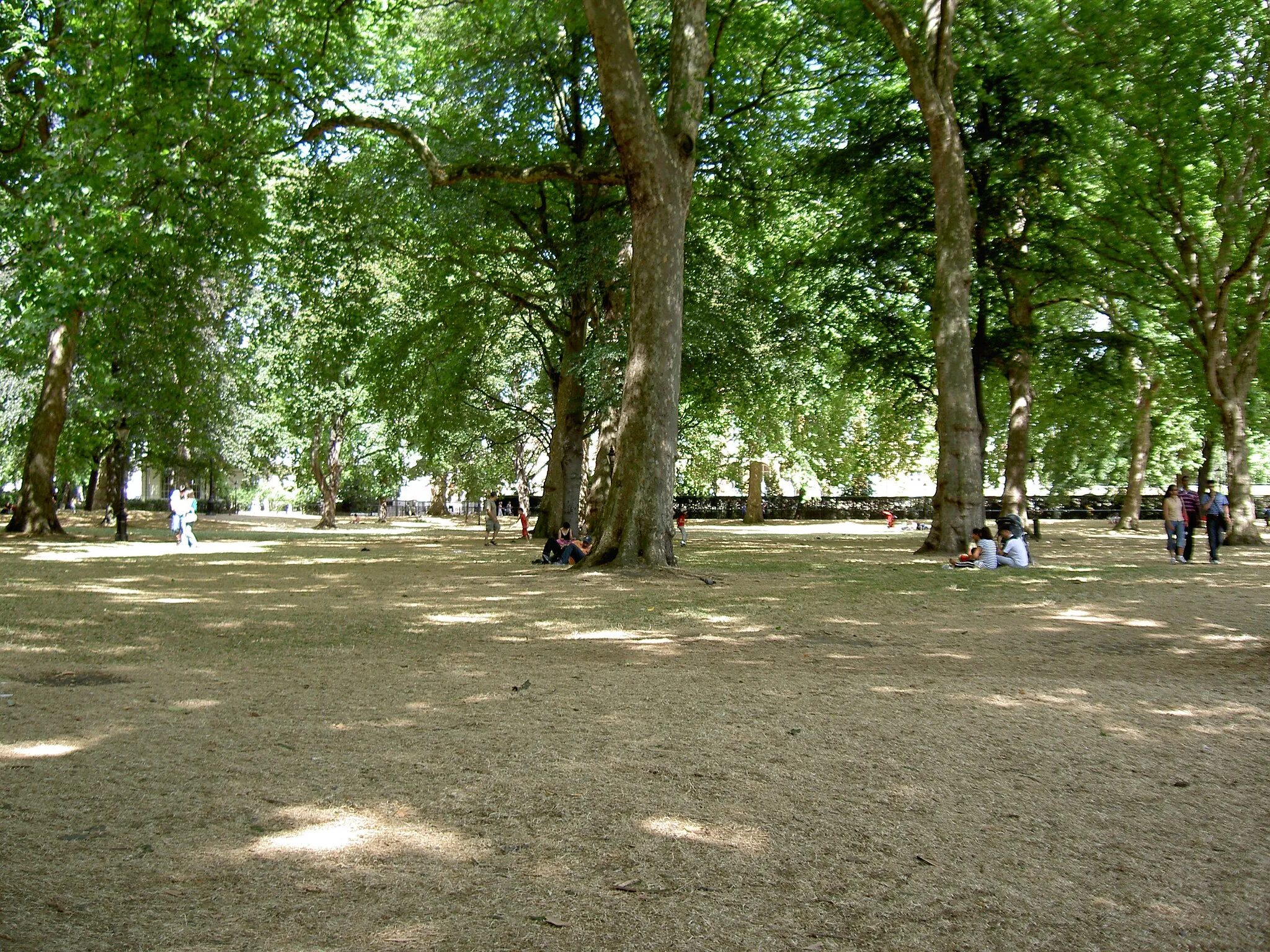 Photo showing: Kensington Gardens of London in the summer.