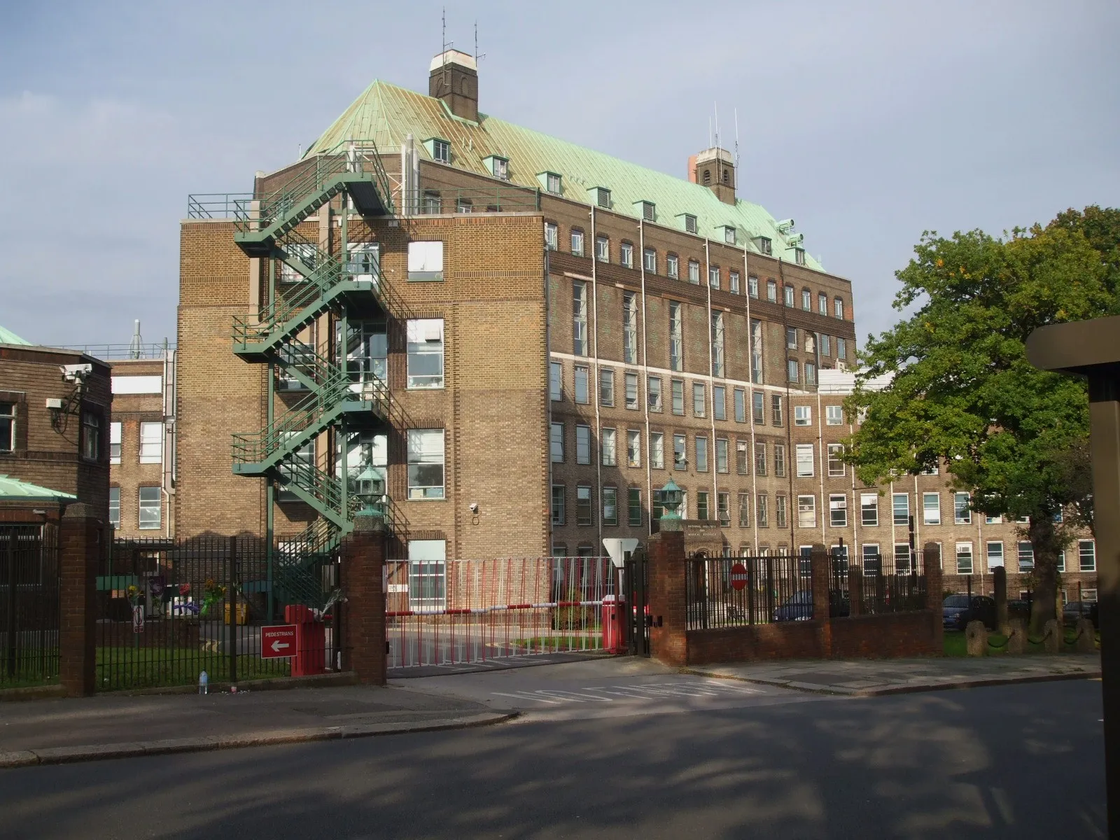 Photo showing: National Institute for Medical Research, Mill Hill