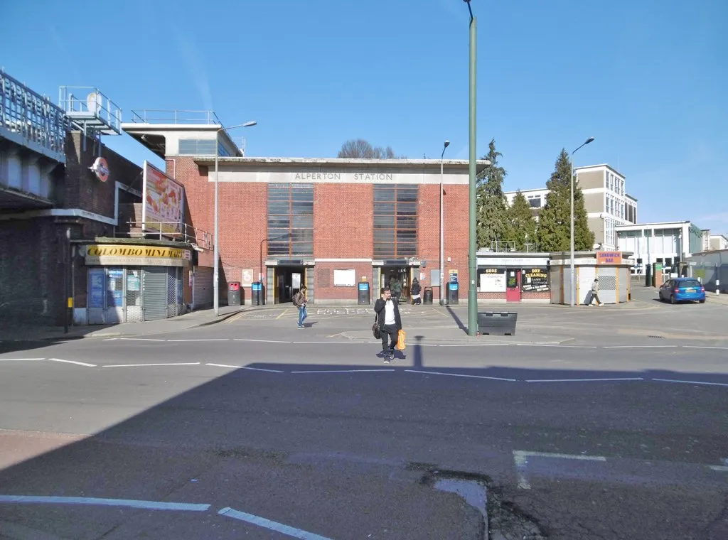 Photo showing: Alperton Station