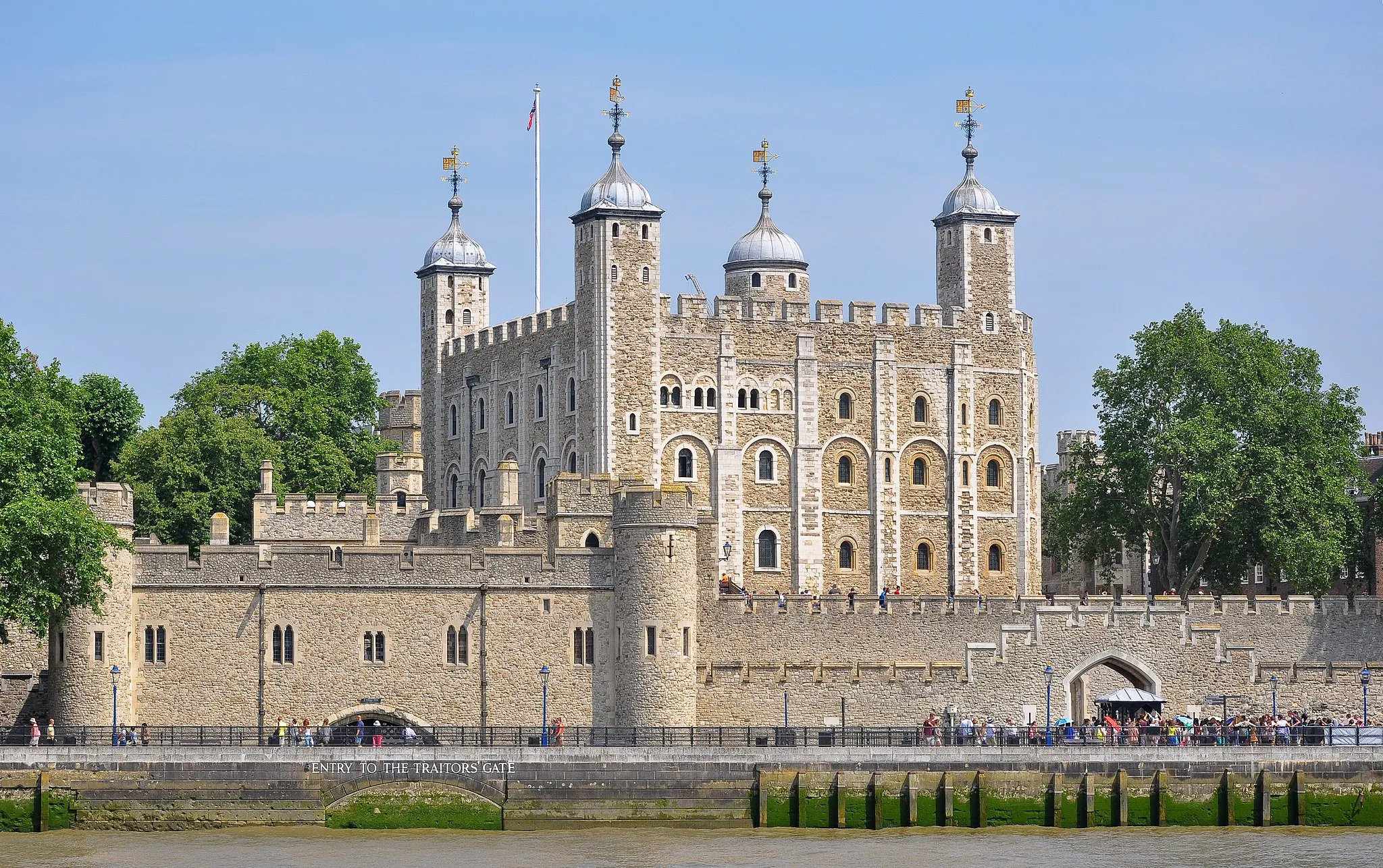 Photo showing: Tower of London viewed from the River Thames.