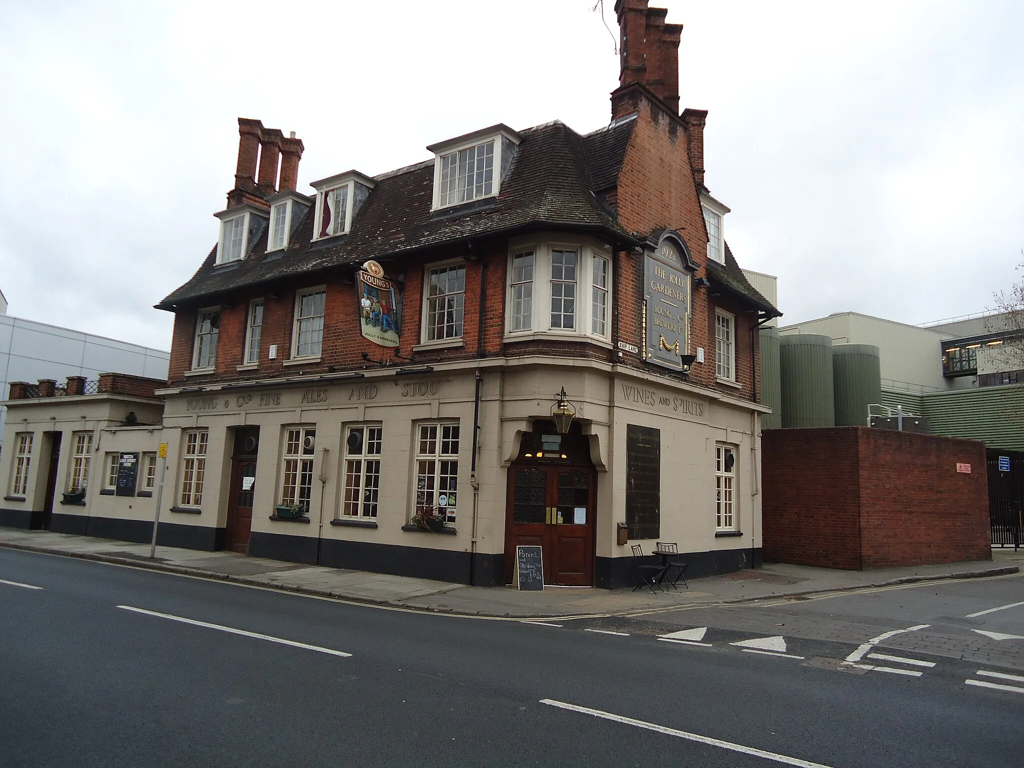 Photo showing: The Jolly Gardeners public house, Mortlake