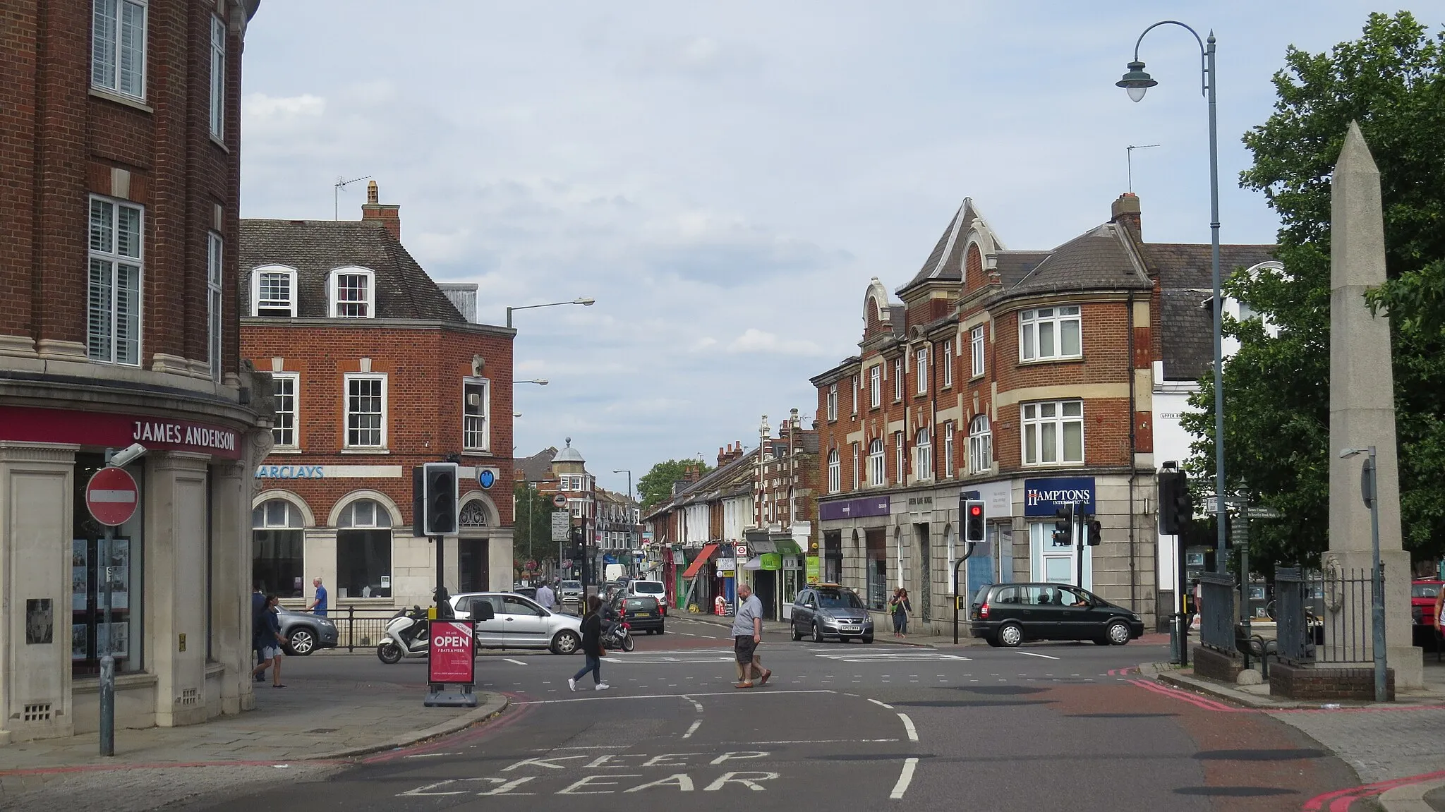 Photo showing: Mortlake from the Junction of Upper Richmond Road and Sheen Lane