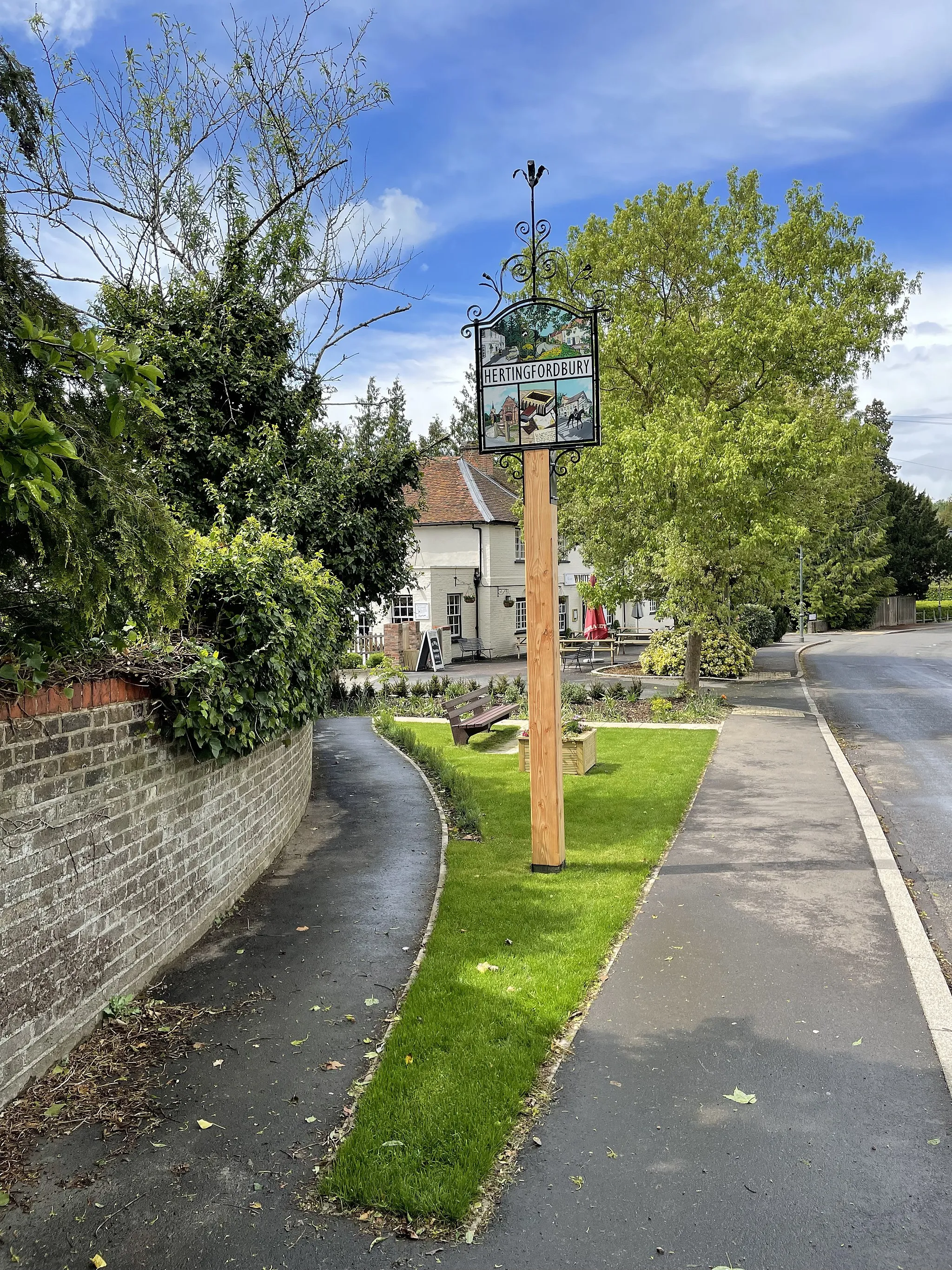 Photo showing: Village sign in Hertingfordbury, unveiled on 14th May 2021, viewed from the south.