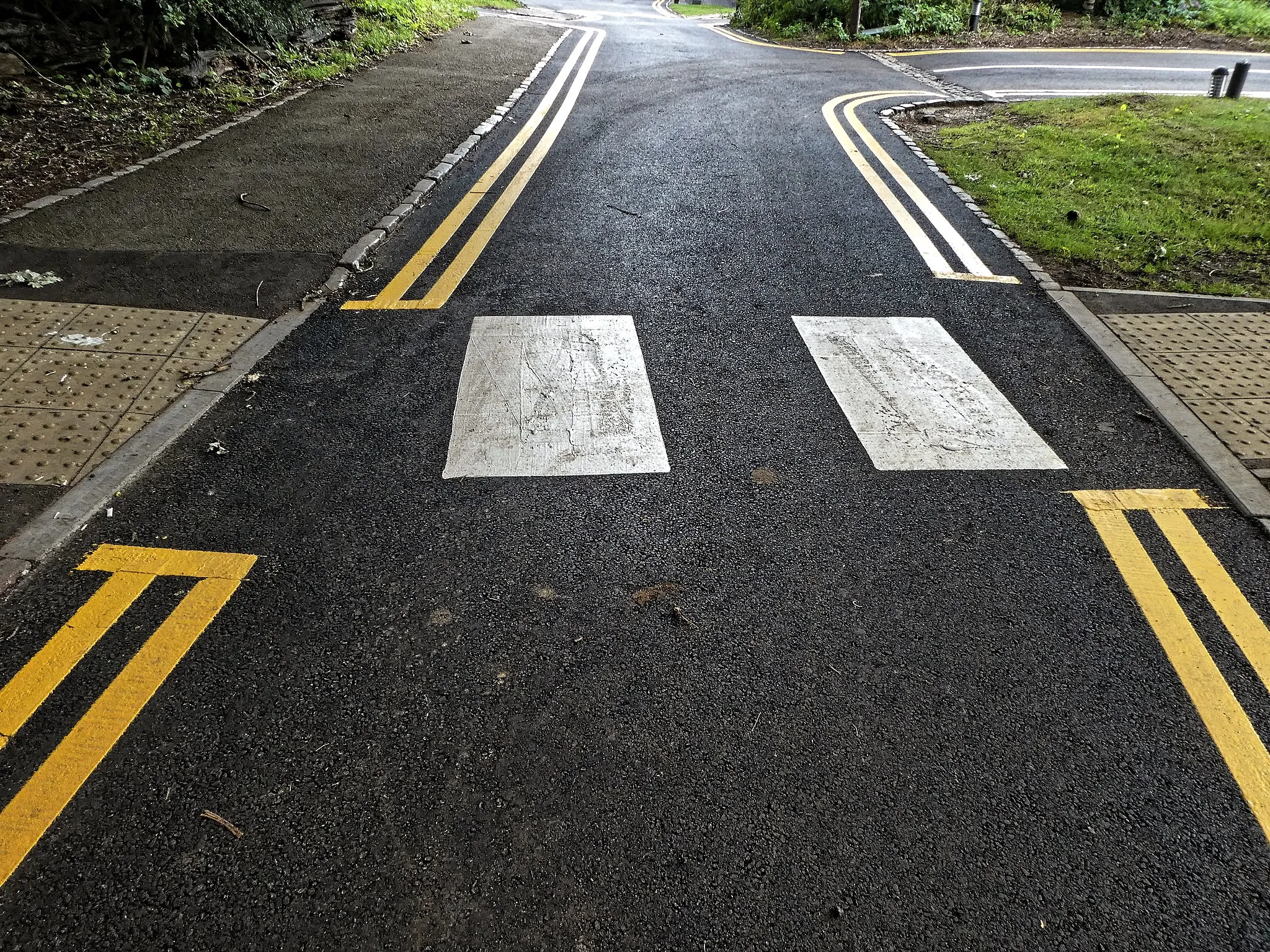 Photo showing: Road markings at the parking area for Visitor Centre in High Beach (alternatively High Beech) in Epping Forest and the parish of Waltham Abbey, Essex, England. Mobile device view: Wikimedia (at August 2019) makes it difficult to immediately view photo groups related to this image. To see its most relevant allied photos, click on Epping Forest, High Beach, and this uploader's Paths photos. You can add a beta click-through 'categories' button to the very bottom of photo-pages you view by going to settings... three-bar icon top left. Desktop view: Wikimedia (at August 2019) makes it difficult to immediately view the helpful category links where you can find images related to this one in a variety of ways; for these go to the very bottom of the page. This image is one of a series of date and/or subject allied consecutive photographs kept in progression or location by file name number and/or time marking. Camera: Panasonic Lumix DMC-TZ90. Software: File lens-corrected, optimized, perhaps cropped, with DxO PhotoLab 2 Elite, and likely further optimized with Adobe Photoshop CS2.