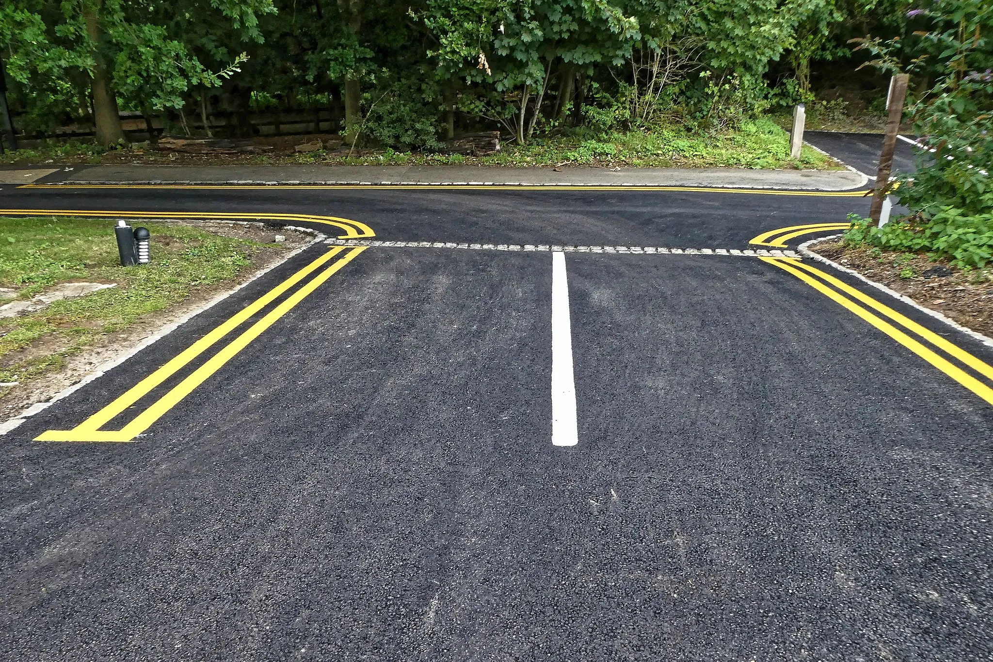 Photo showing: Road markings at the parking area for Visitor Centre in High Beach (alternatively High Beech) in Epping Forest and the parish of Waltham Abbey, Essex, England. Mobile device view: Wikimedia (at August 2019) makes it difficult to immediately view photo groups related to this image. To see its most relevant allied photos, click on Epping Forest, High Beach, and this uploader's Paths photos. You can add a beta click-through 'categories' button to the very bottom of photo-pages you view by going to settings... three-bar icon top left. Desktop view: Wikimedia (at August 2019) makes it difficult to immediately view the helpful category links where you can find images related to this one in a variety of ways; for these go to the very bottom of the page. This image is one of a series of date and/or subject allied consecutive photographs kept in progression or location by file name number and/or time marking. Camera: Panasonic Lumix DMC-TZ90. Software: File lens-corrected, optimized, perhaps cropped, with DxO PhotoLab 2 Elite, and likely further optimized with Adobe Photoshop CS2.