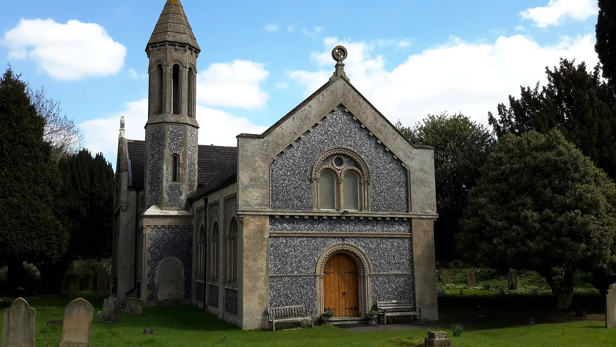 Photo showing: St Thomas of Canterbury parish church, West Hyde, Hertfordshire
