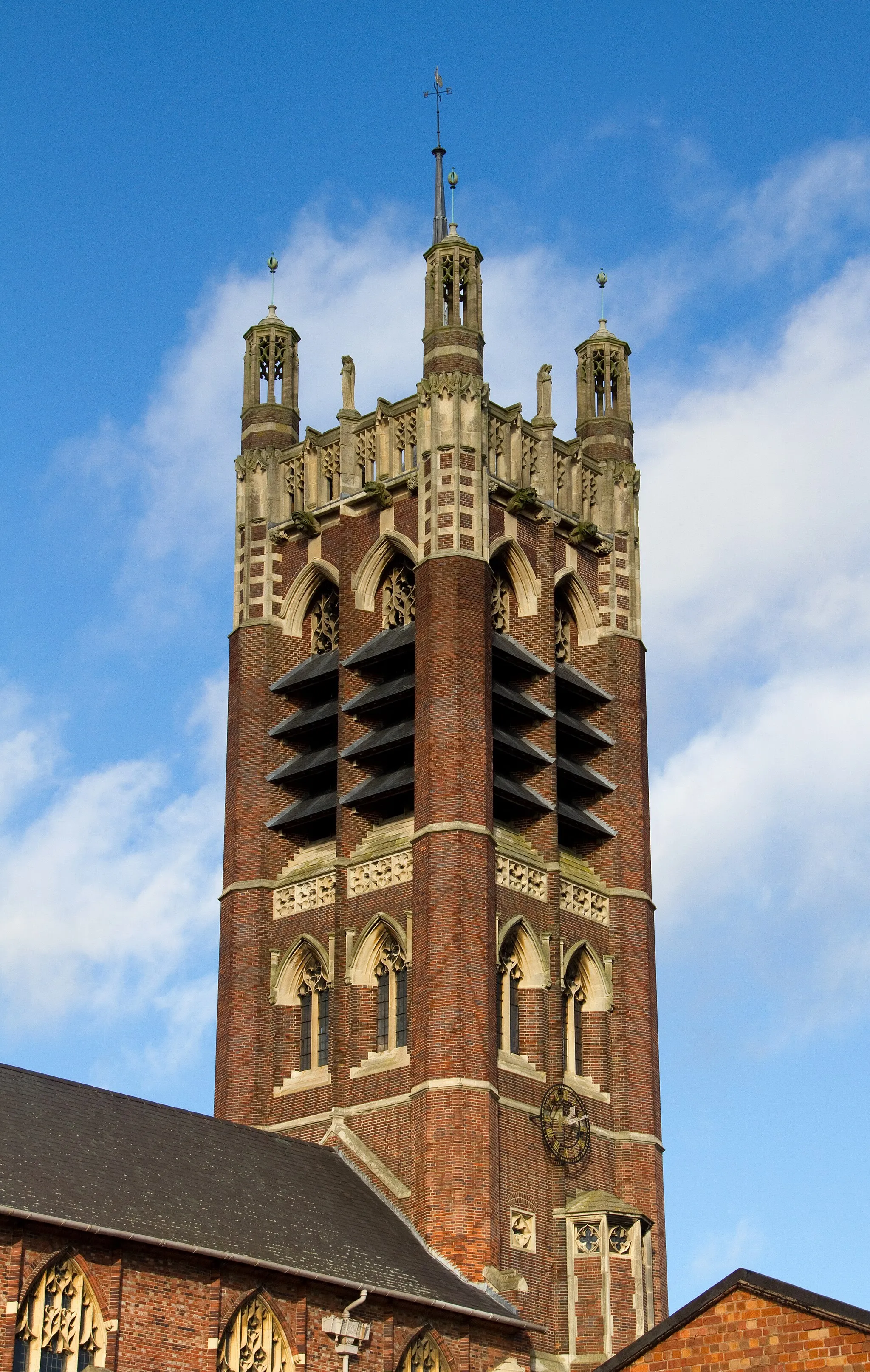 Photo showing: Upper stages of the northeast tower of St Agatha's parish church, Stratford Road, Sparkbrook, Birmingham, seen from the south