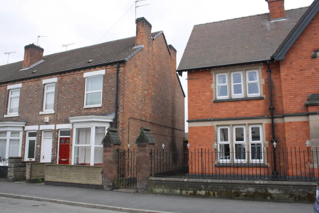 Photo showing: Houses on Hunter Street