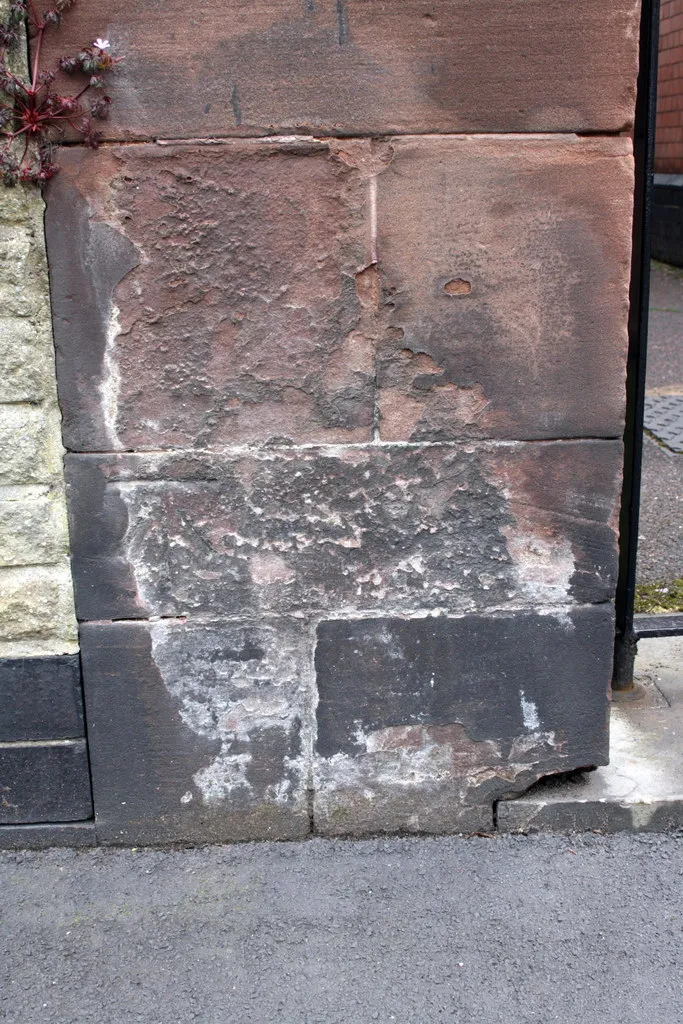 Photo showing: Benchmark on corner wall pier of #112 Hunter Street