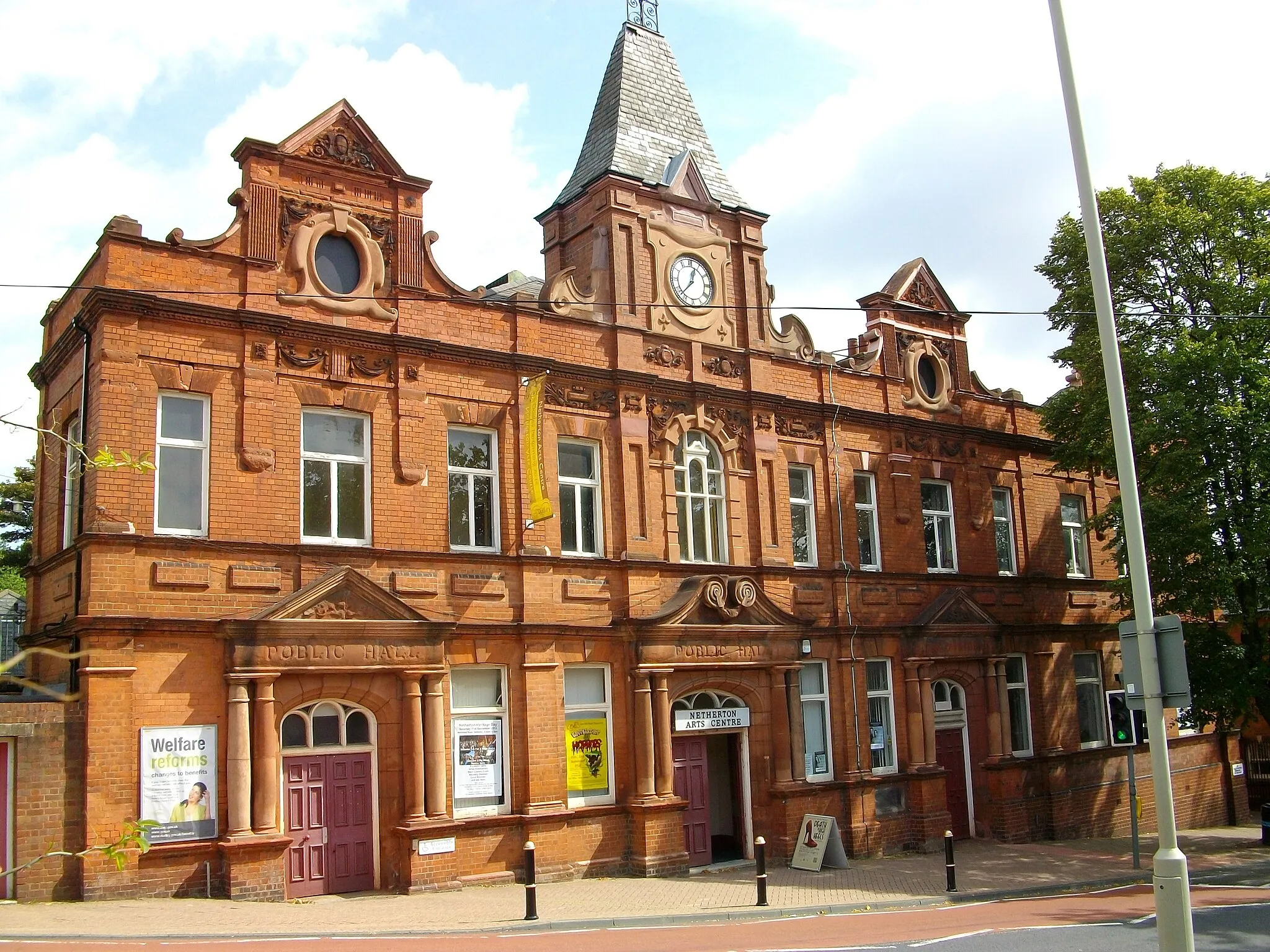 Photo showing: Netherton Arts Centre