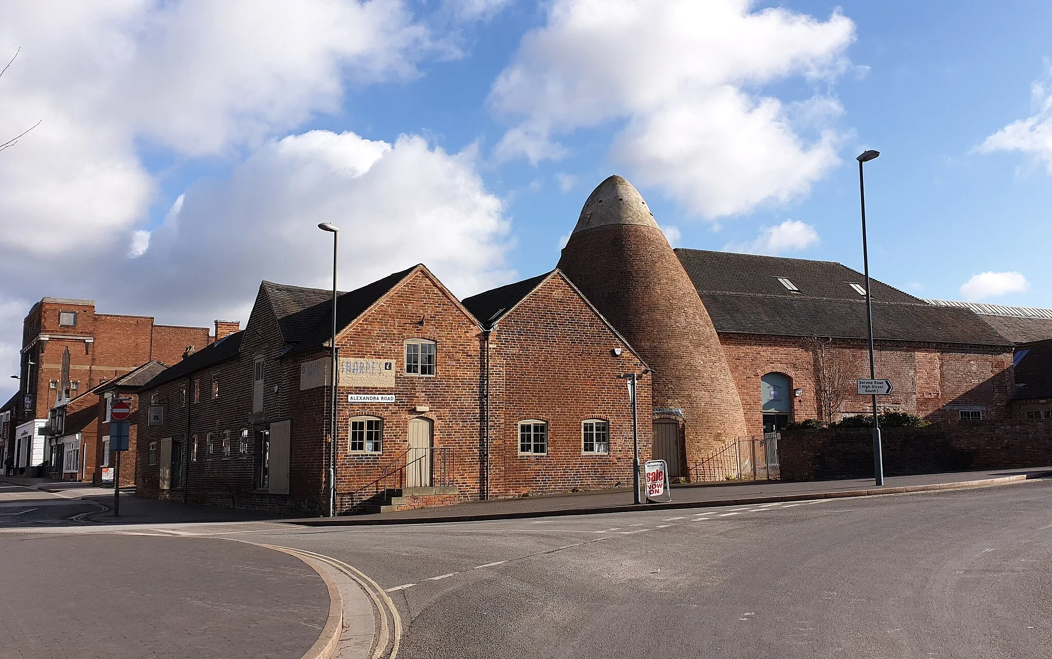 Photo showing: Picture shows Sharpe's Pottery Museum building located in Swadlincote, South Derbyshire