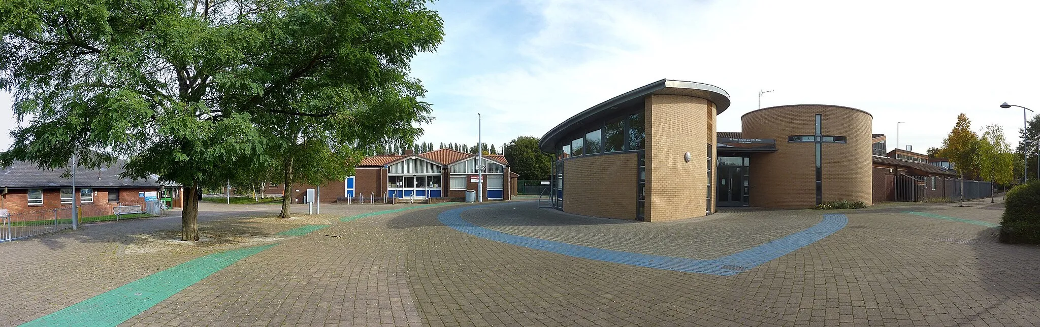 Photo showing: A panorama of Pendeford Square, showing the Health Centre, Library, St Paul's CofE School, and Pendeford Church. Taken on 7th October 2012.