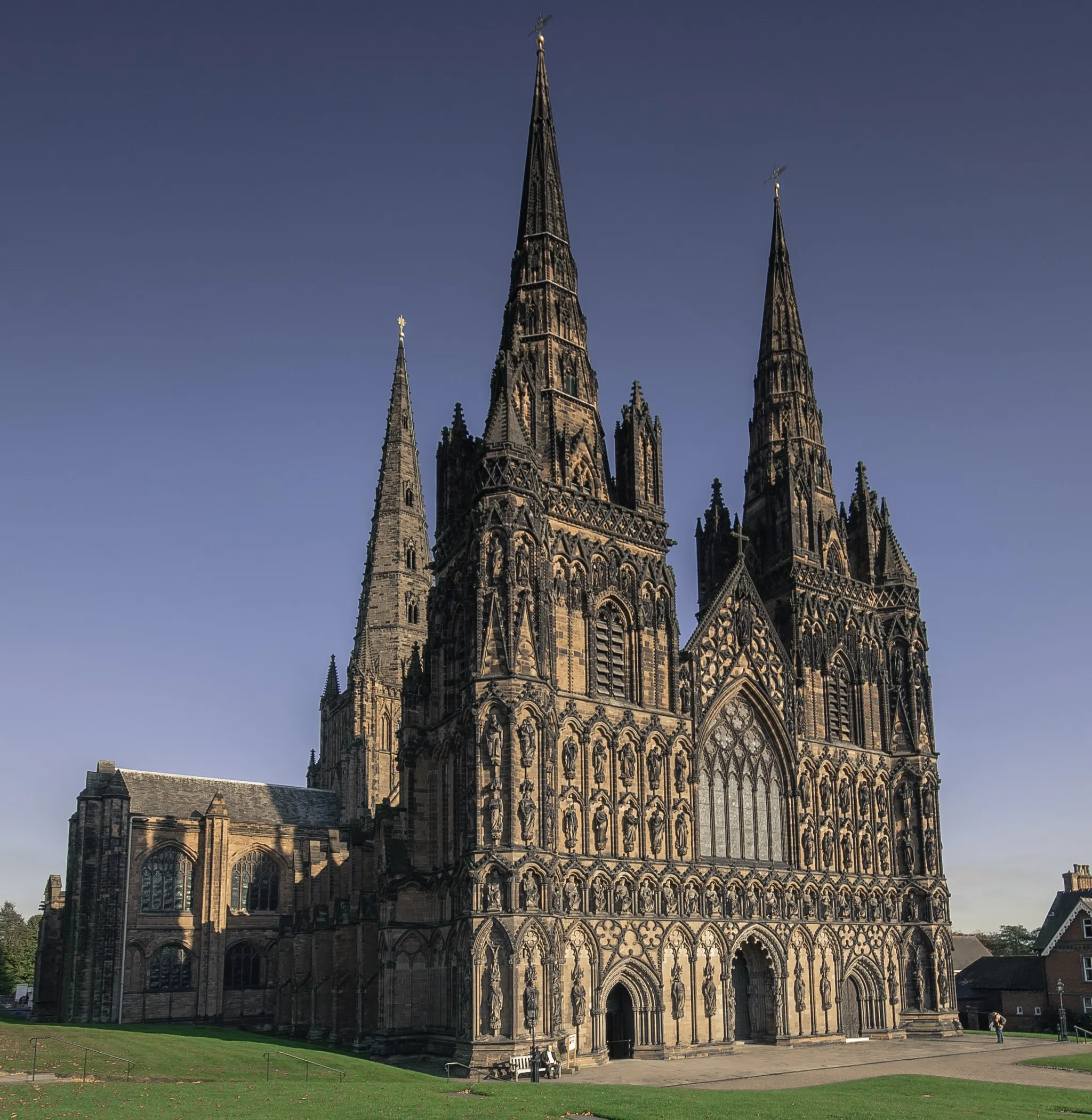 Photo showing: Lichfield Cathedral West Face, UK