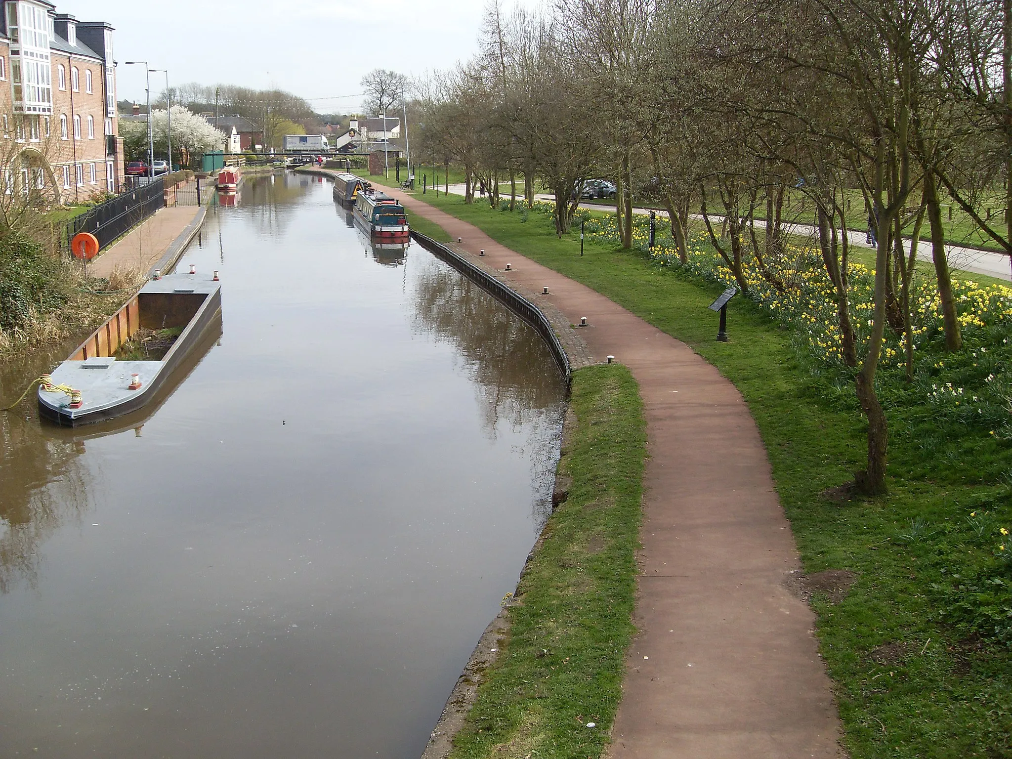 Photo showing: The Trent and Mersey canal in Stone in the Staffordshire in England.