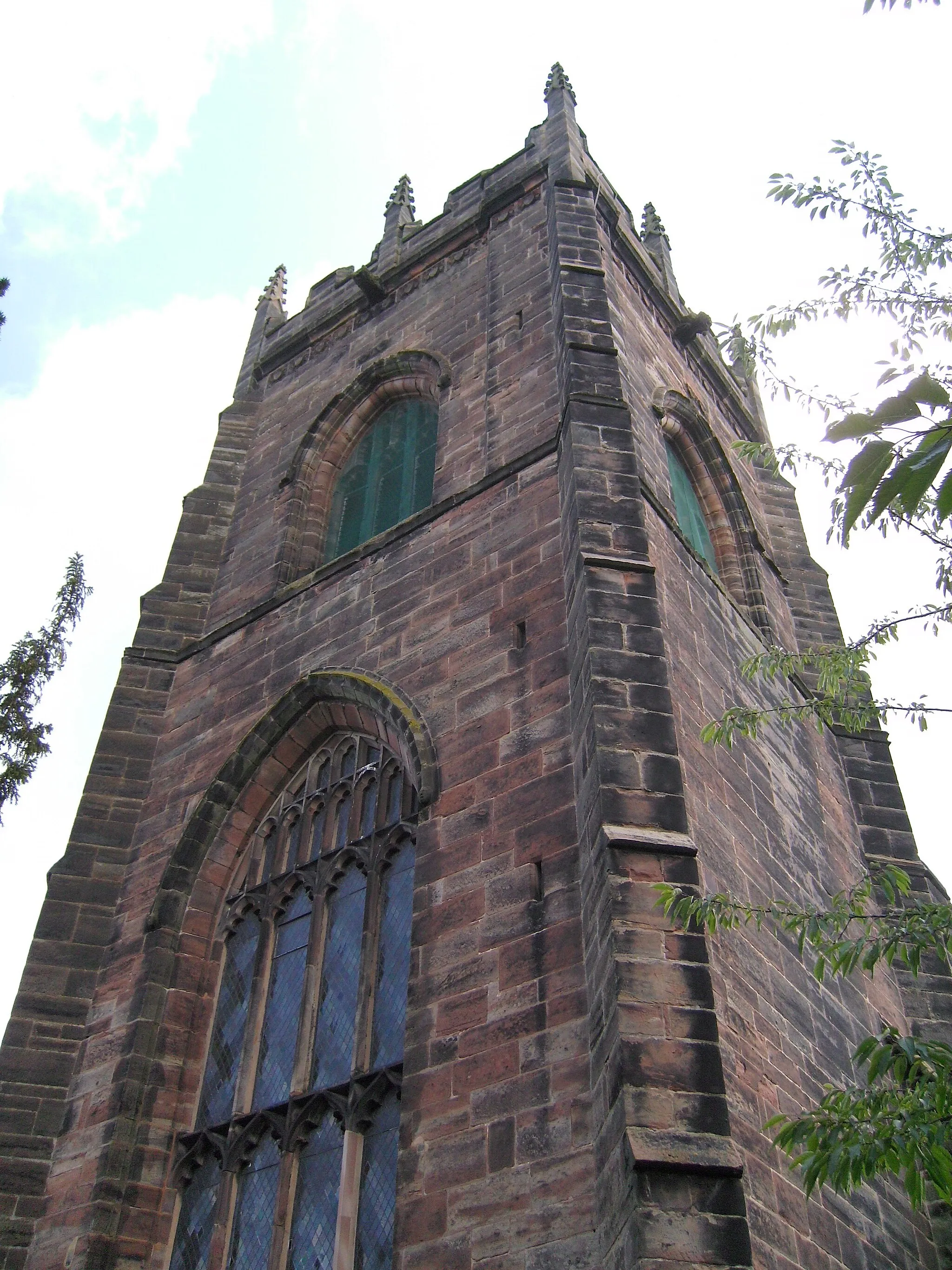 Photo showing: Penkridge, Staffordshire, St. Michael and All Angels Anglican parish church. Exterior view of the western end of the church,showing large Perpendicular window. Staffordshire.