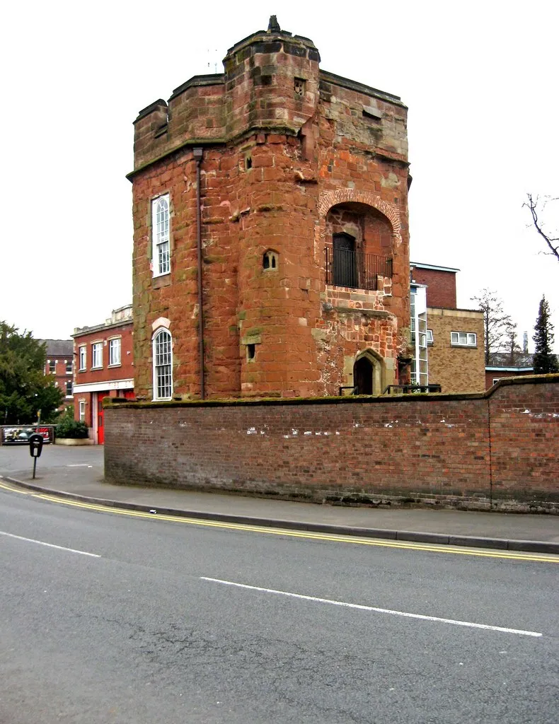 Photo showing: Caldwall (or Caldwell) Tower, Castle Road, Kidderminster