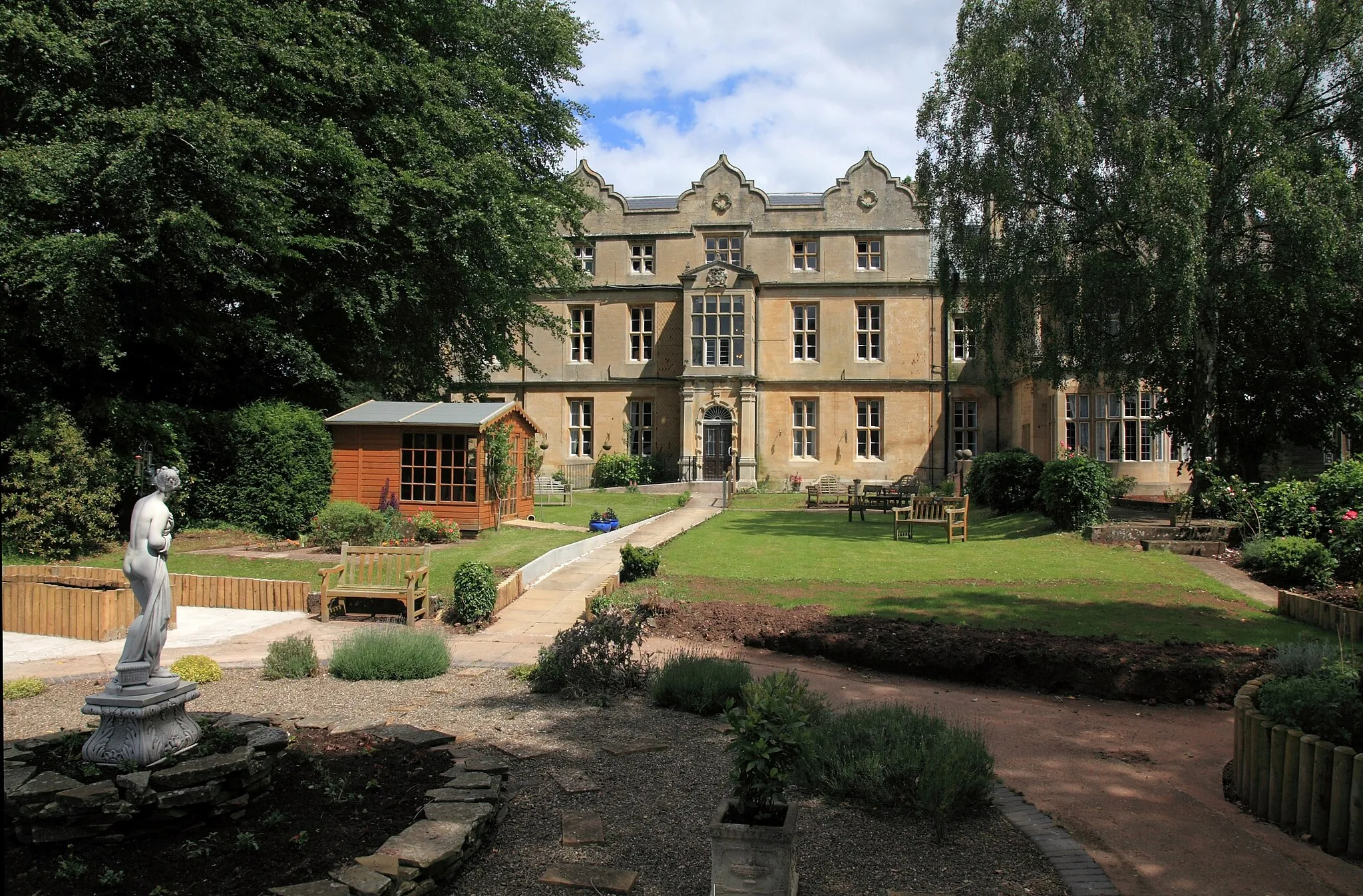 Photo showing: Astley Hall, Worcestershire, home of Stanley Baldwin, 1st Earl Baldwin of Bewdley, KG PC FRS (1867–1947), three times Prime Minister of the United Kingdom