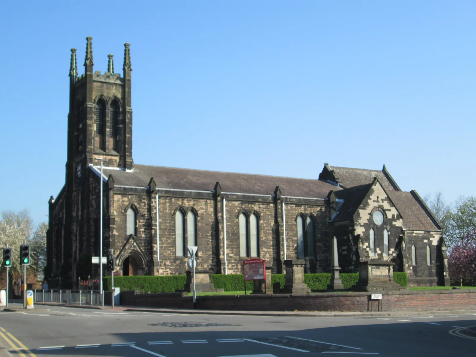 Photo showing: Christ Church, in Tunstall, Stoke-on-Trent, seen from the south.