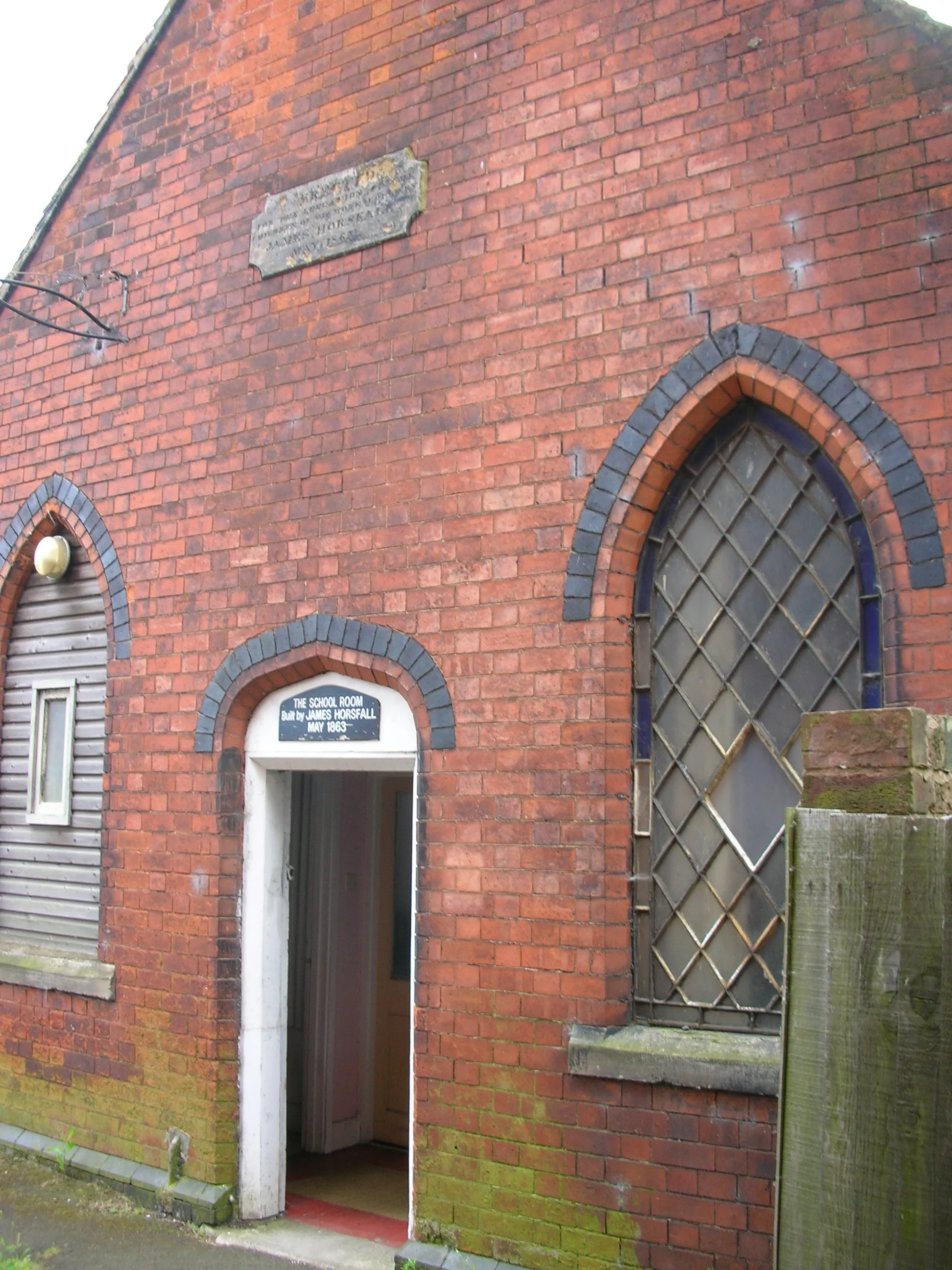 Photo showing: The school room built by James Horsfall in 1863 within Hay Mills factory in Small Heath, Birmingham, England.
Historic manufacturer of patented steel wire used for piano wire and as the armoured sheath for the first transatlantic telegraph cable, 1866. ;Credits:
Photographed by me 18 June 2006. Oosoom