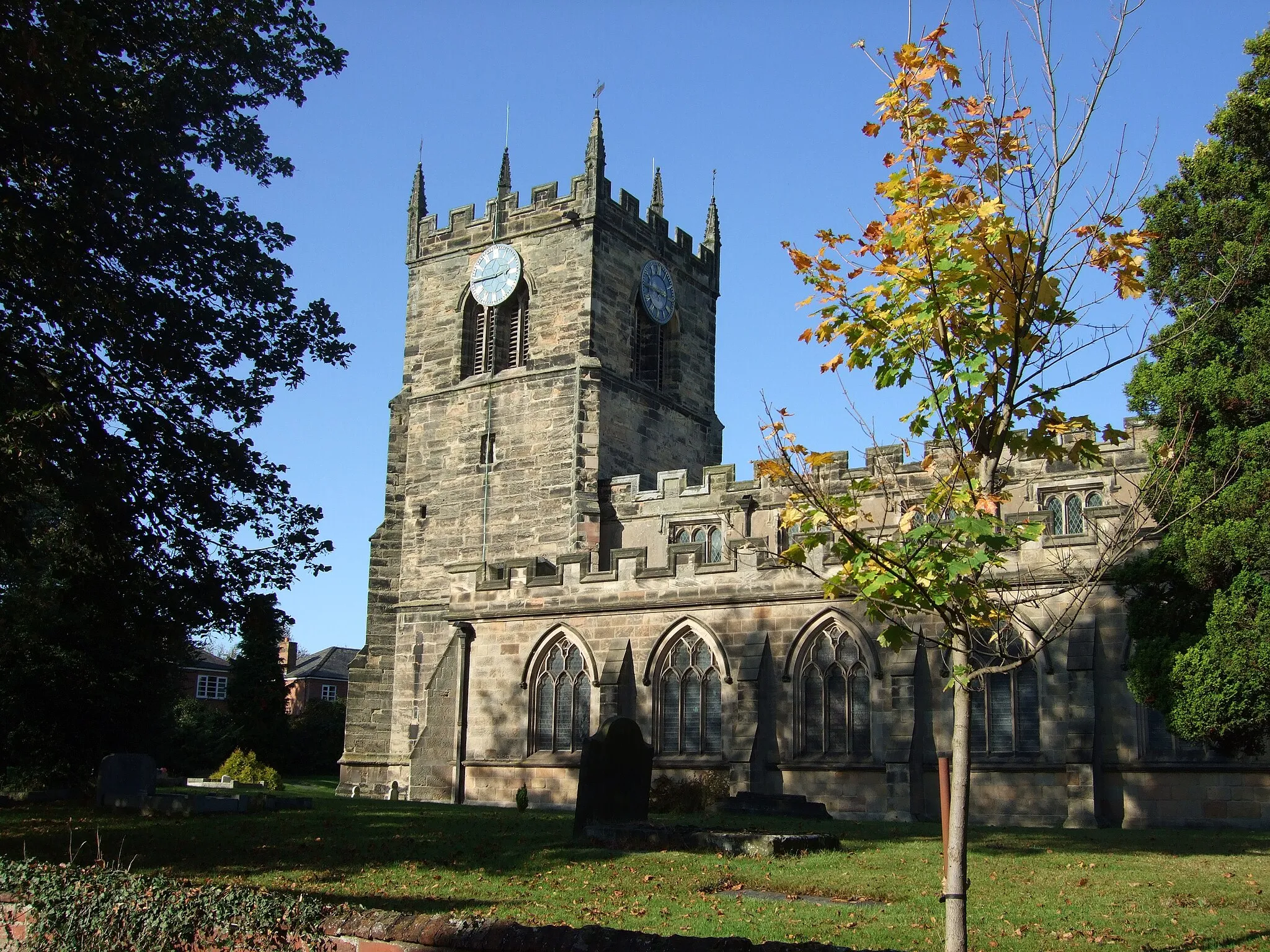 Photo showing: Nave and west tower of Saint James' parish church, Barton-under-Needwood, Staffordshire, seen from the south