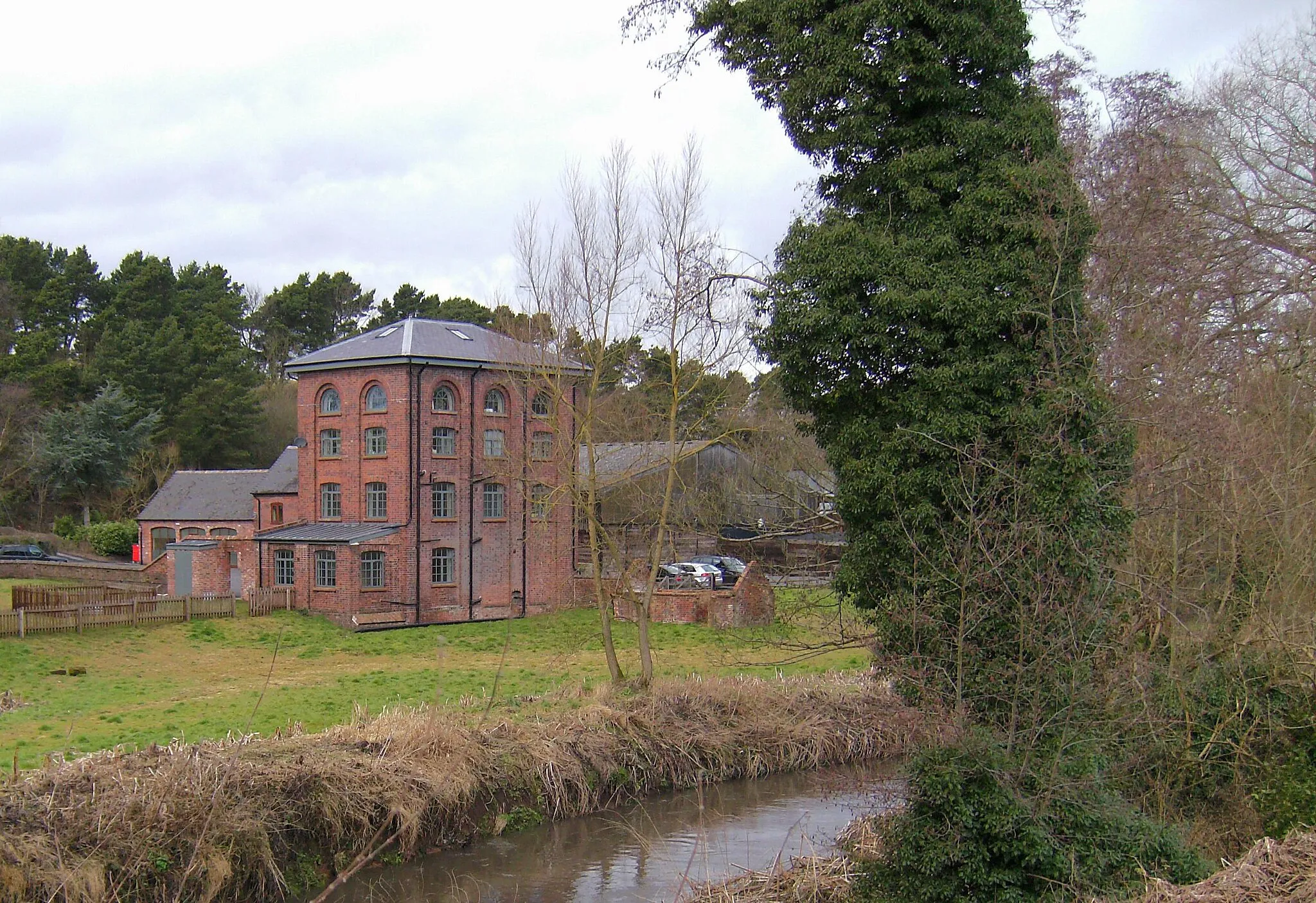 Photo showing: Greensforge Mill, a Victorian corn mill on a site long used as a sharpening mill, Smestow Brook, South staffordshire, UK.