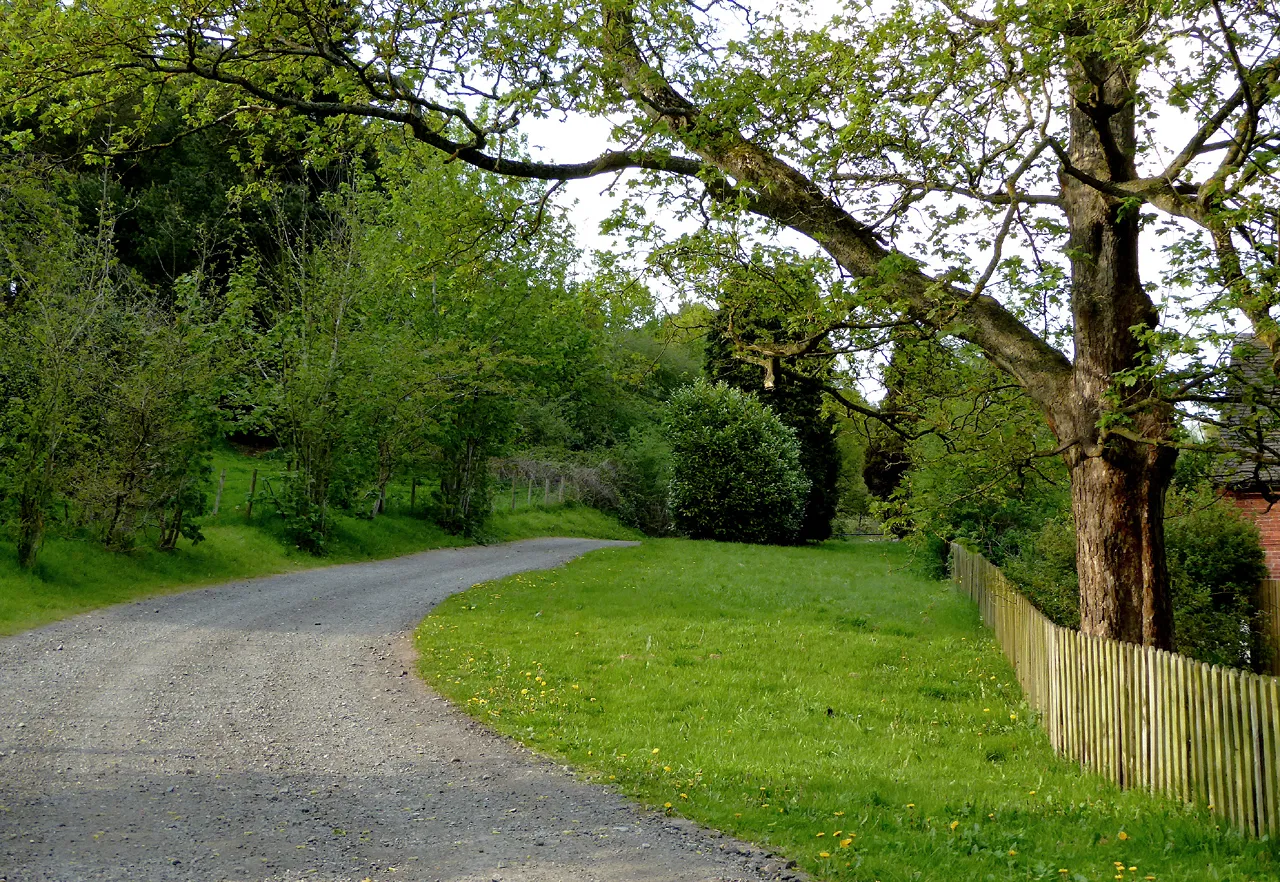 Photo showing: Road by Greensforge Farm, Staffordshire