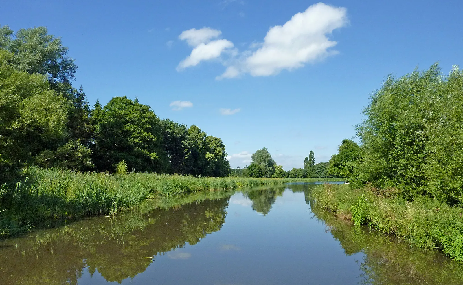 Photo showing: Approaching Tixall Wide in Staffordshire