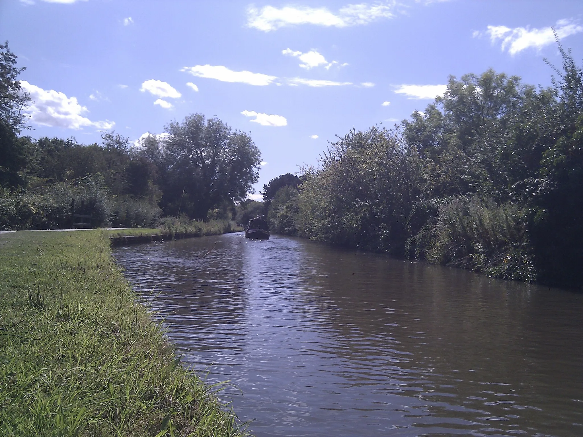 Photo showing: Canal side view.