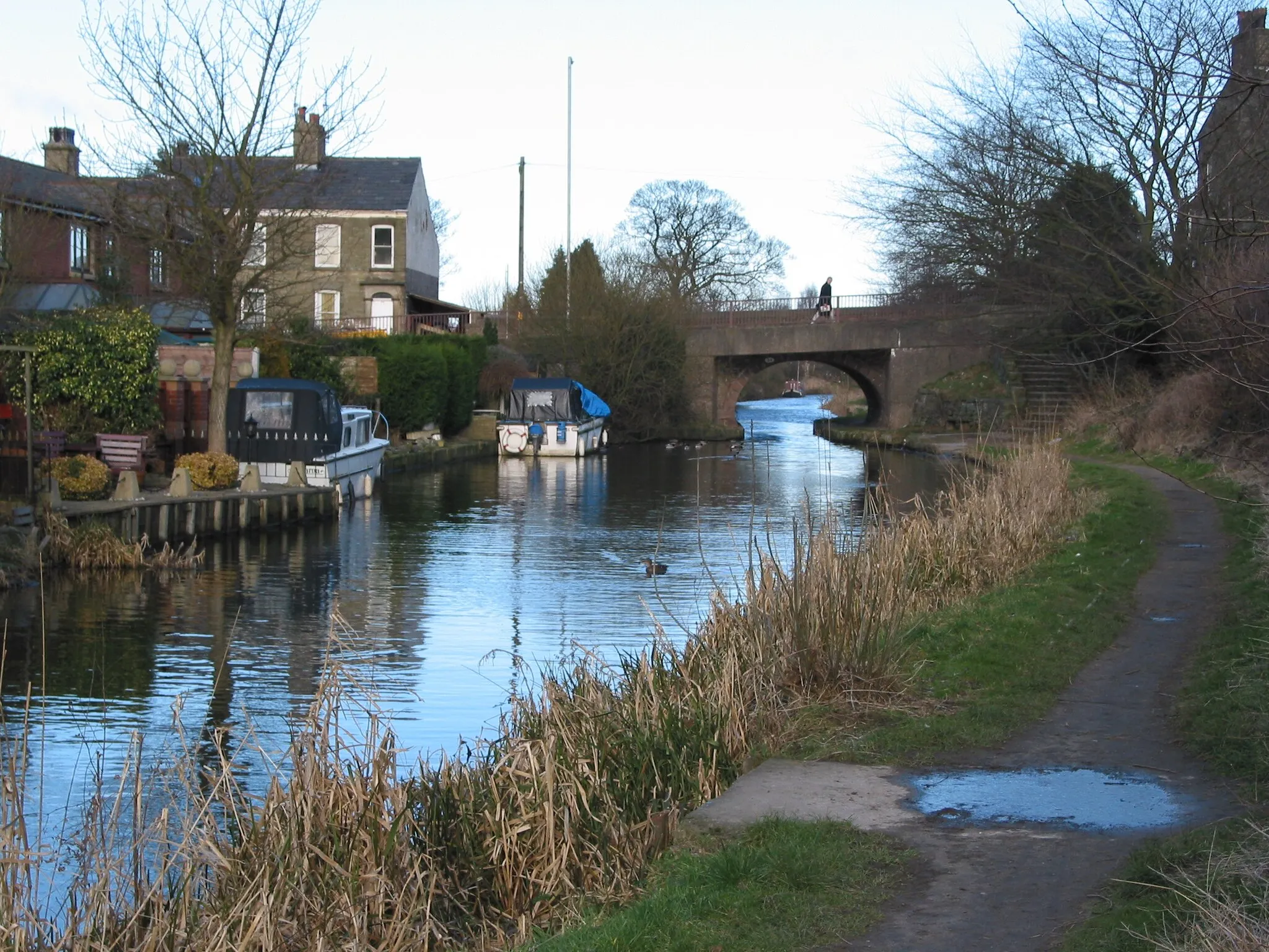 Photo showing: Canal Bridge, Hurdsfield Road