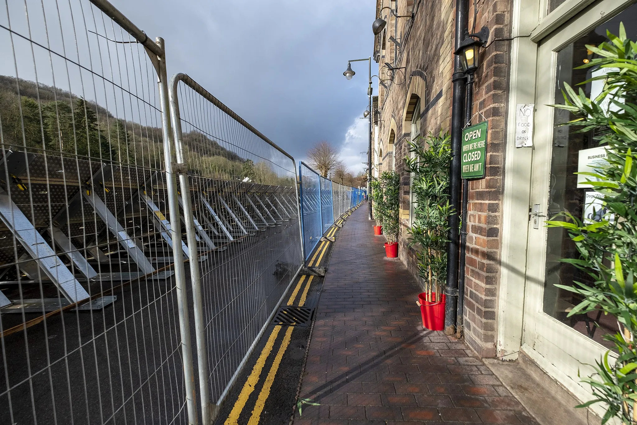 Photo showing: Flood barriers erected in Ironbridge Feb 2020